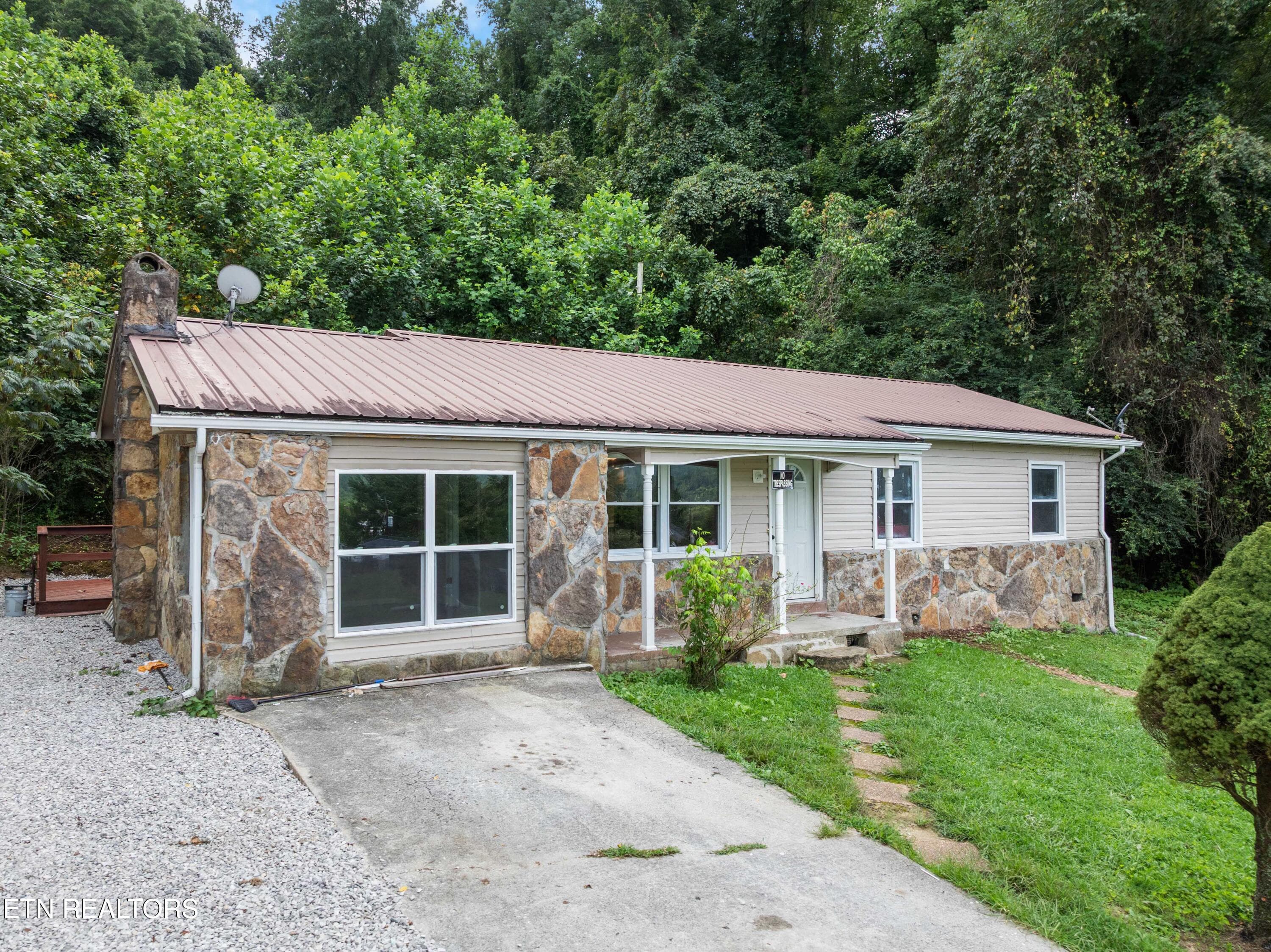 DJI_0255 - 232 E Robbins St, Jellico, TN 37762