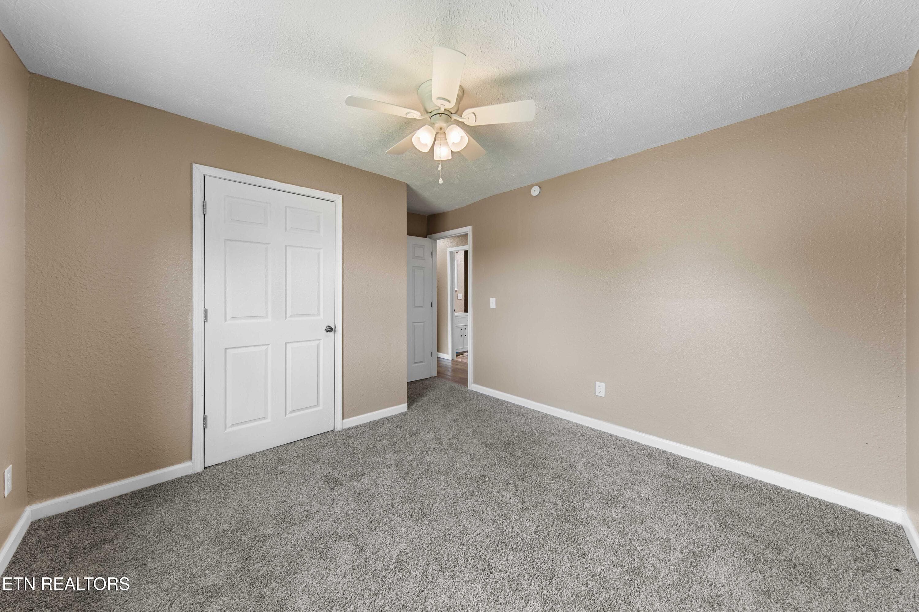 030A1695 - 232 E Robbins St, Jellico, TN 37762