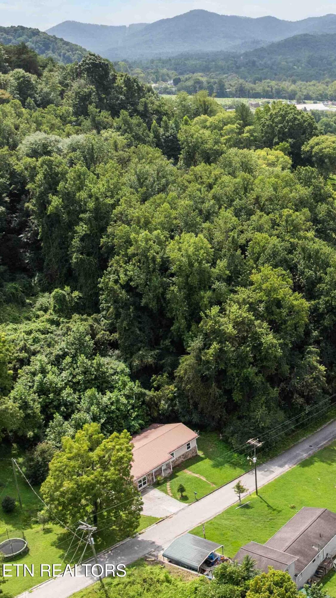 TNAIL - 232 E Robbins St, Jellico, TN 37762