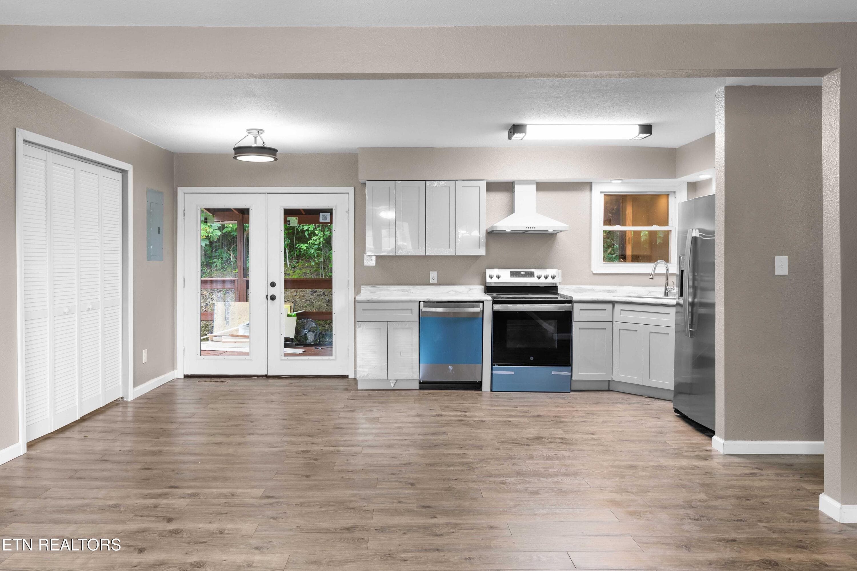 030A1767 - 232 E Robbins St, Jellico, TN 37762