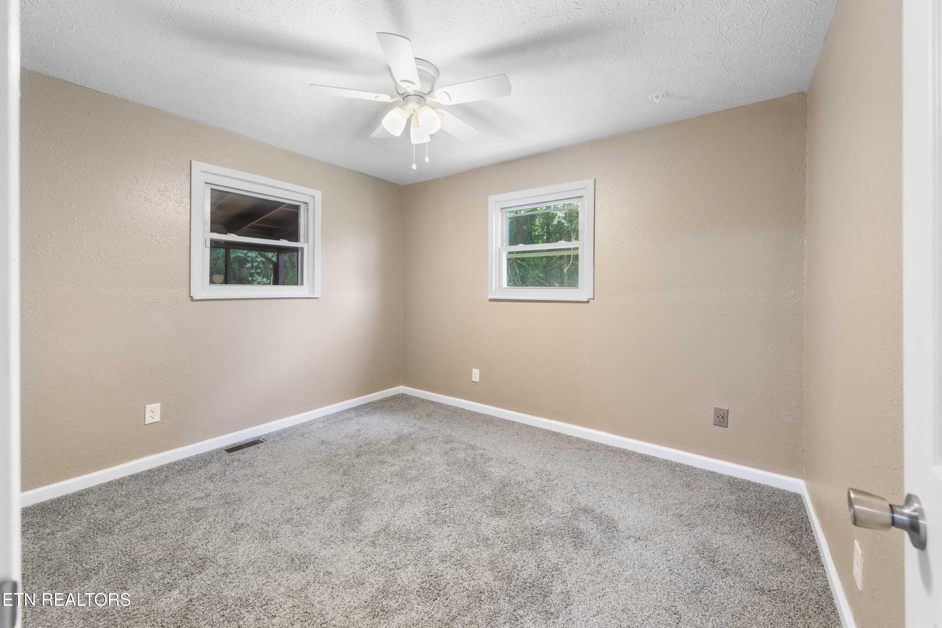 030A1660 - 232 E Robbins St, Jellico, TN 37762