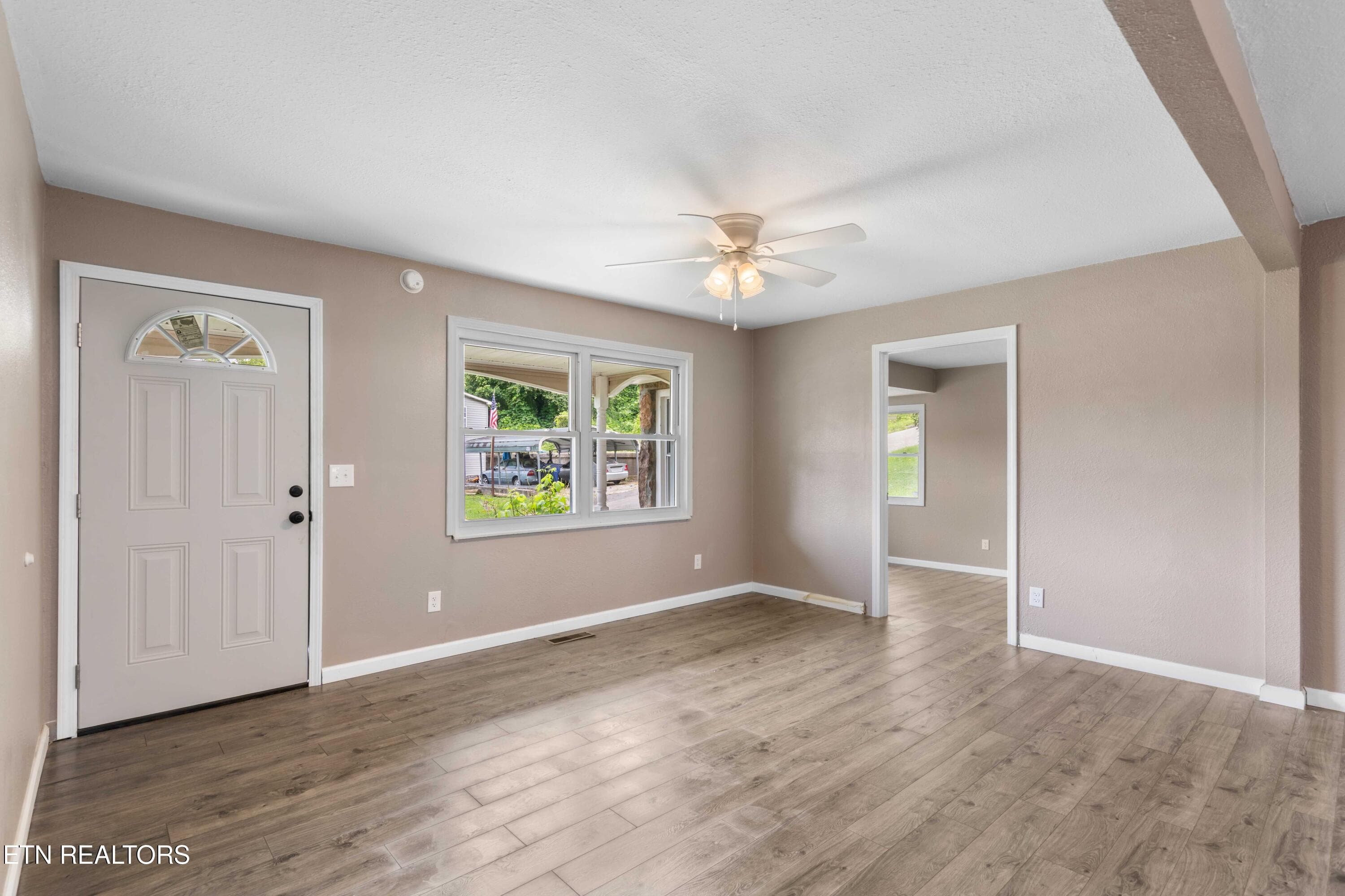 030A1830 - 232 E Robbins St, Jellico, TN 37762