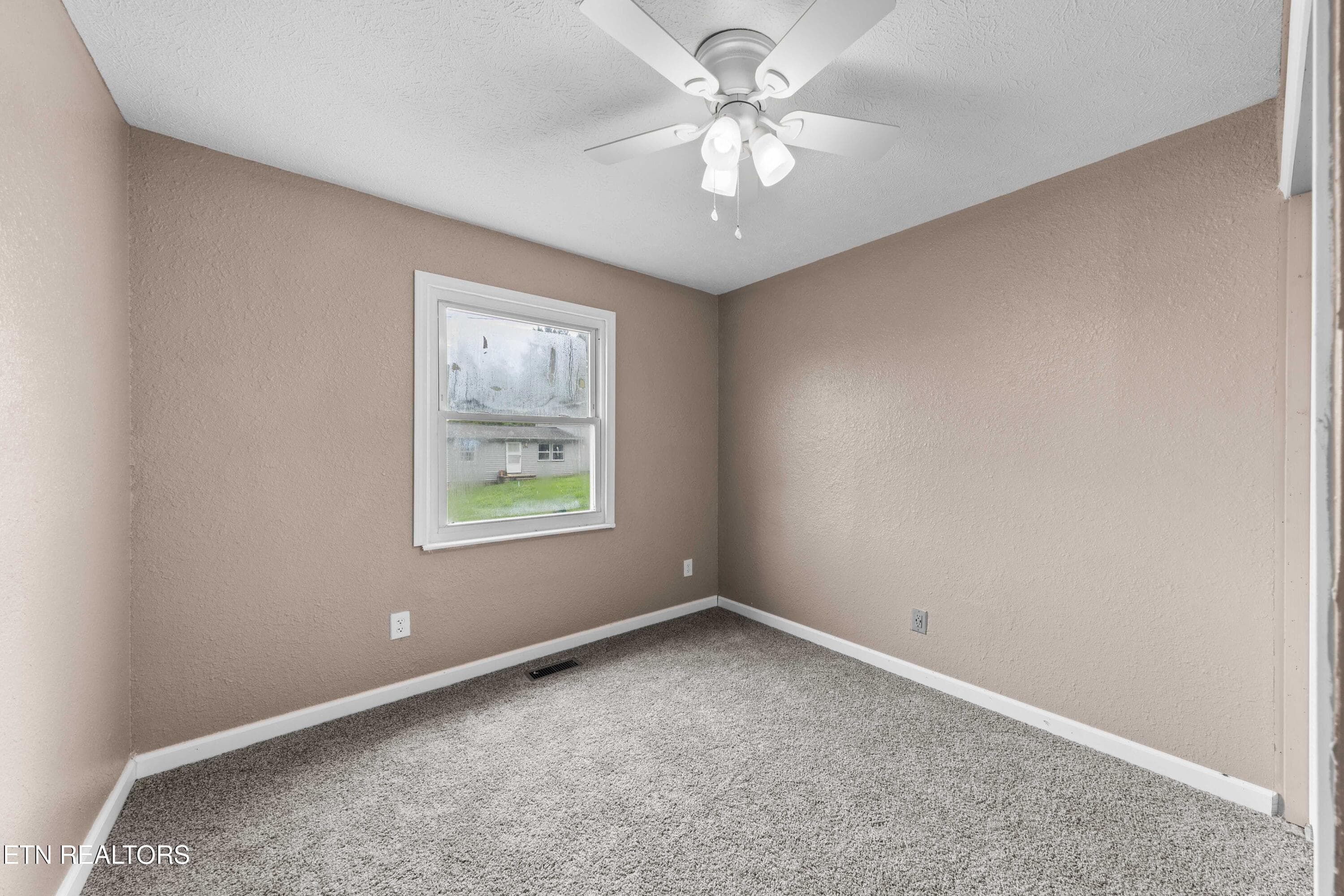 030A1713 - 232 E Robbins St, Jellico, TN 37762
