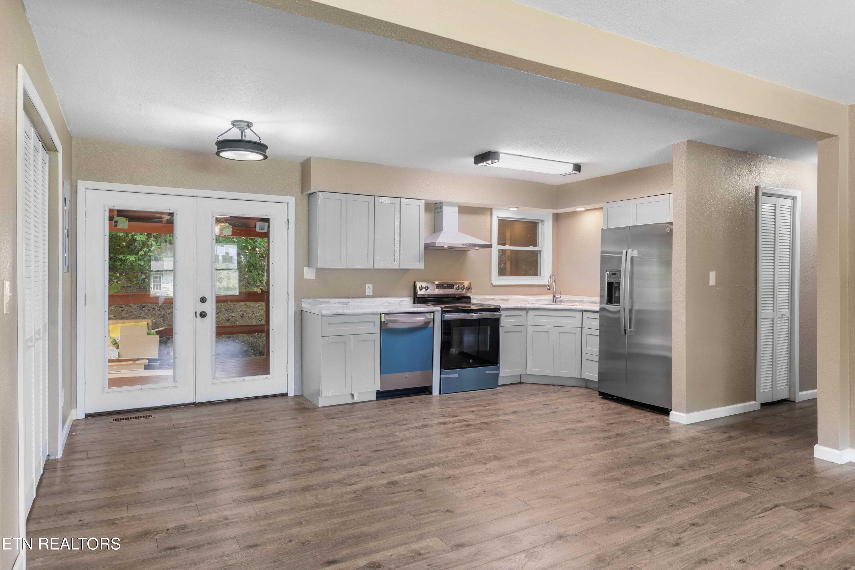 030A1809 - 232 E Robbins St, Jellico, TN 37762