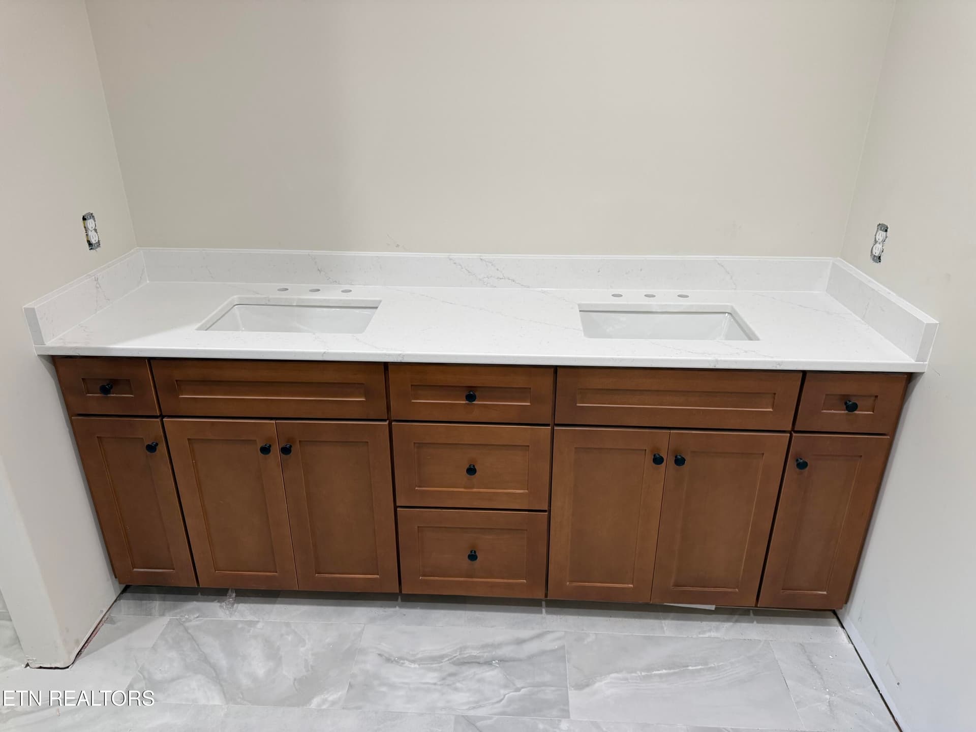 Master Bath His/Her - 20 Rolling Green Court, Crossville, TN 38558