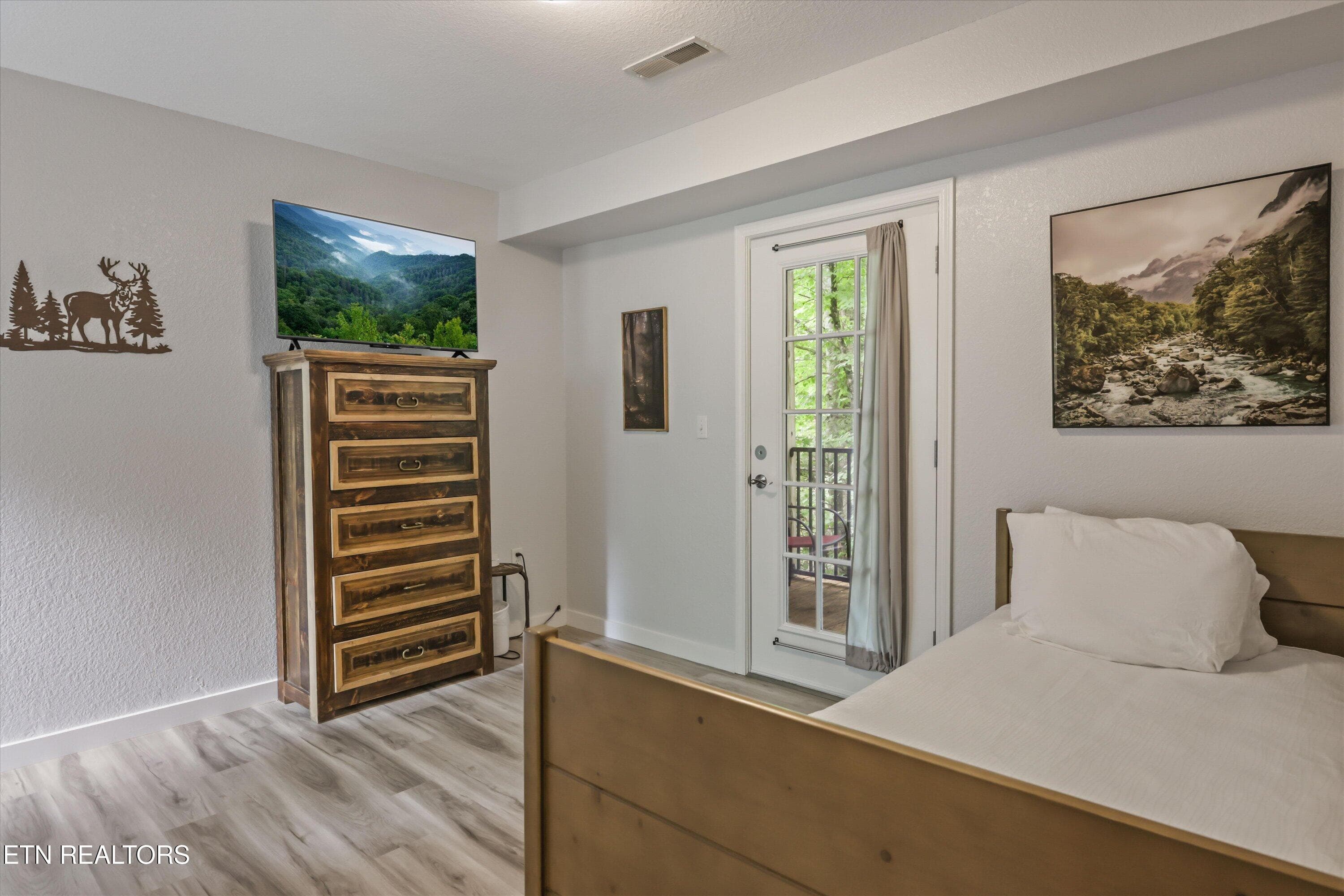 17-537 Johnson Ln unit 1 12 - 537 Johnson Lane 2, Gatlinburg, TN 37738, Gatlinburg