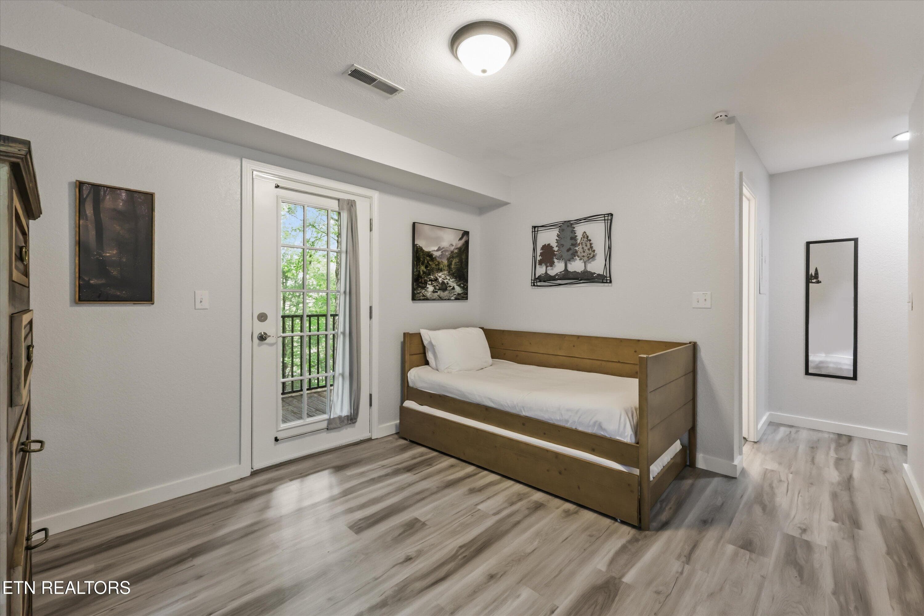 18-537 Johnson Ln unit 1 13 - 541 Johnson Lane 1, Gatlinburg, TN 37738, Gatlinburg