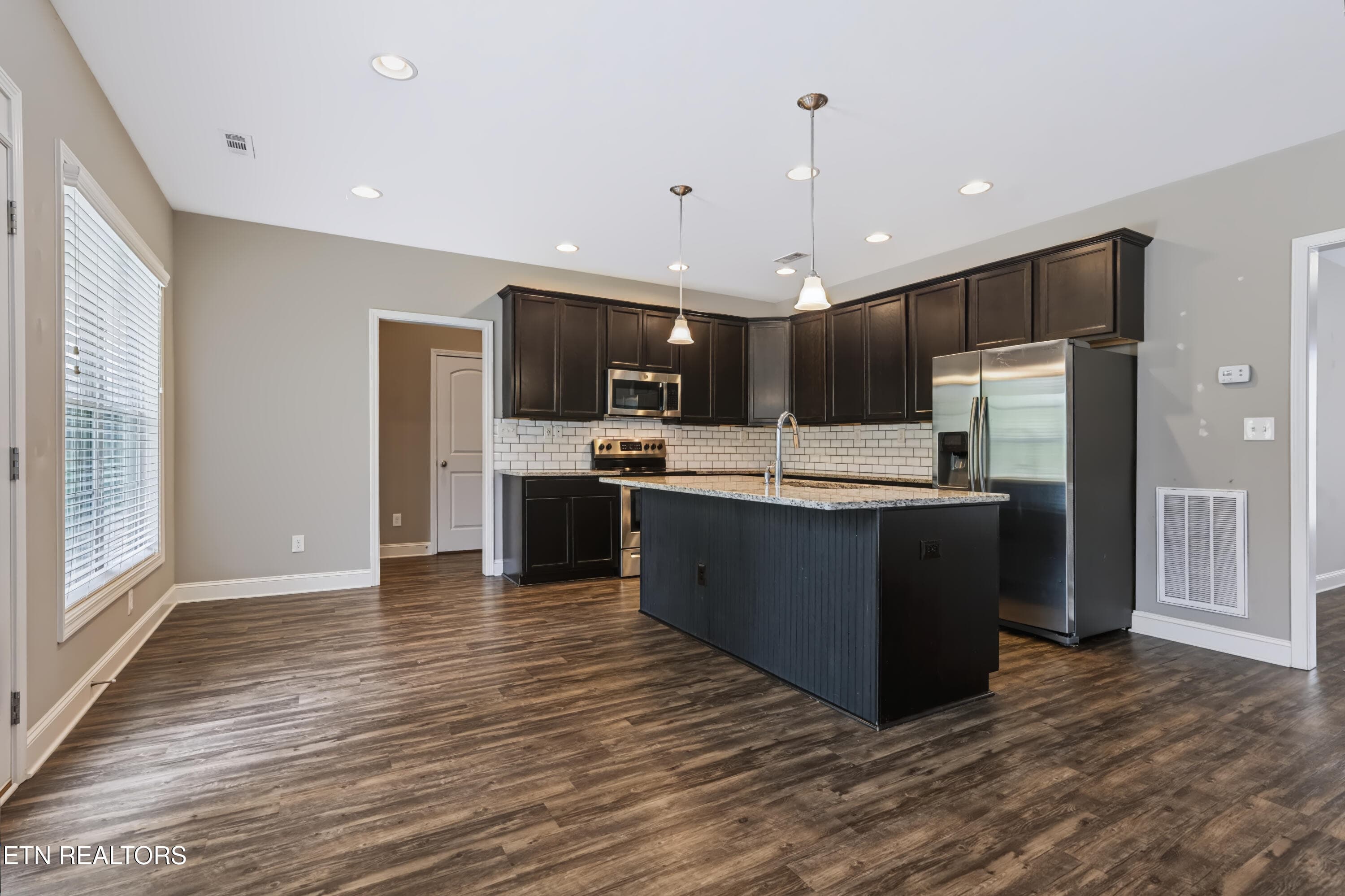 Space for Bar Seating - 1727 Glen Shady Blvd, Knoxville, TN 37922