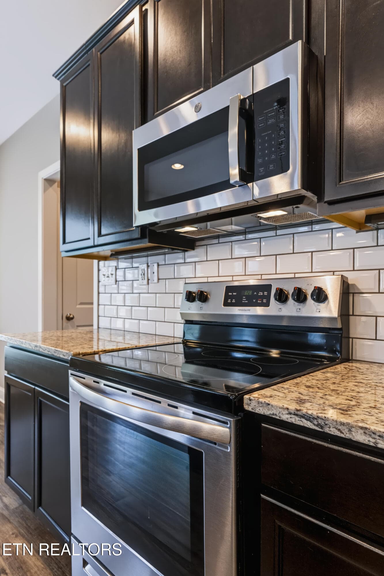 Stainless Appliances - 1727 Glen Shady Blvd, Knoxville, TN 37922