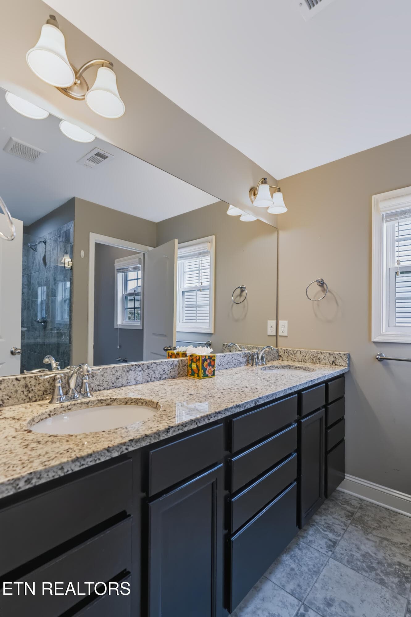 Master Bath - 1727 Glen Shady Blvd, Knoxville, TN 37922