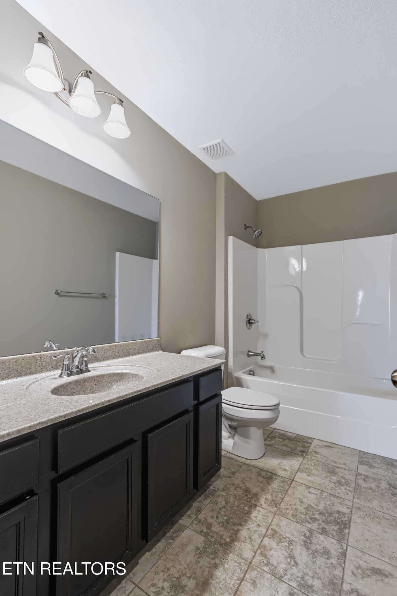 Hall Bath Up - 1727 Glen Shady Blvd, Knoxville, TN 37922