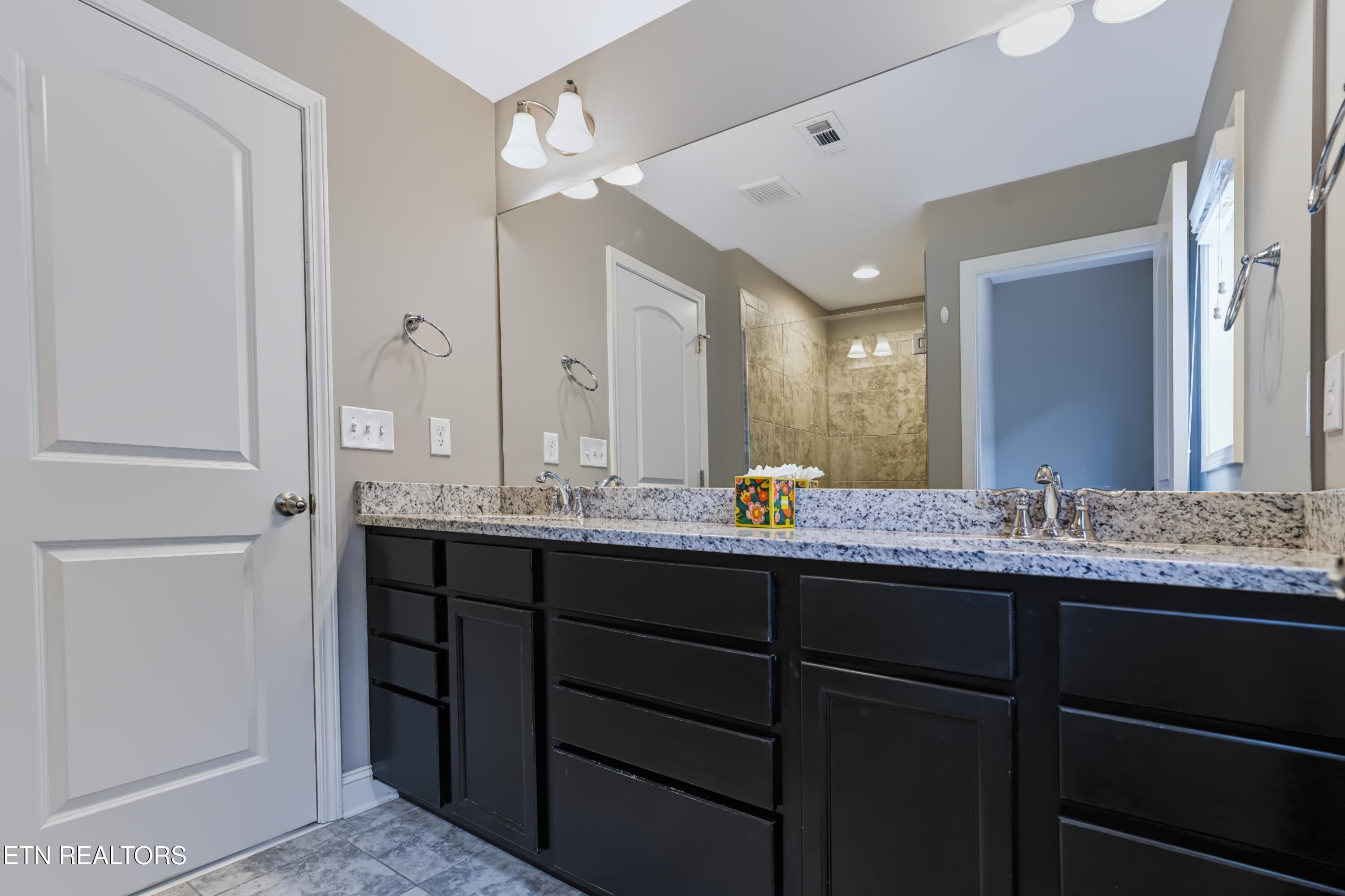 Master Bath - 1727 Glen Shady Blvd, Knoxville, TN 37922