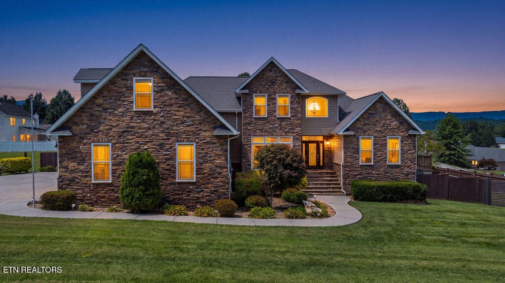 409 Bluff Trace, Jacksboro, TN 37757