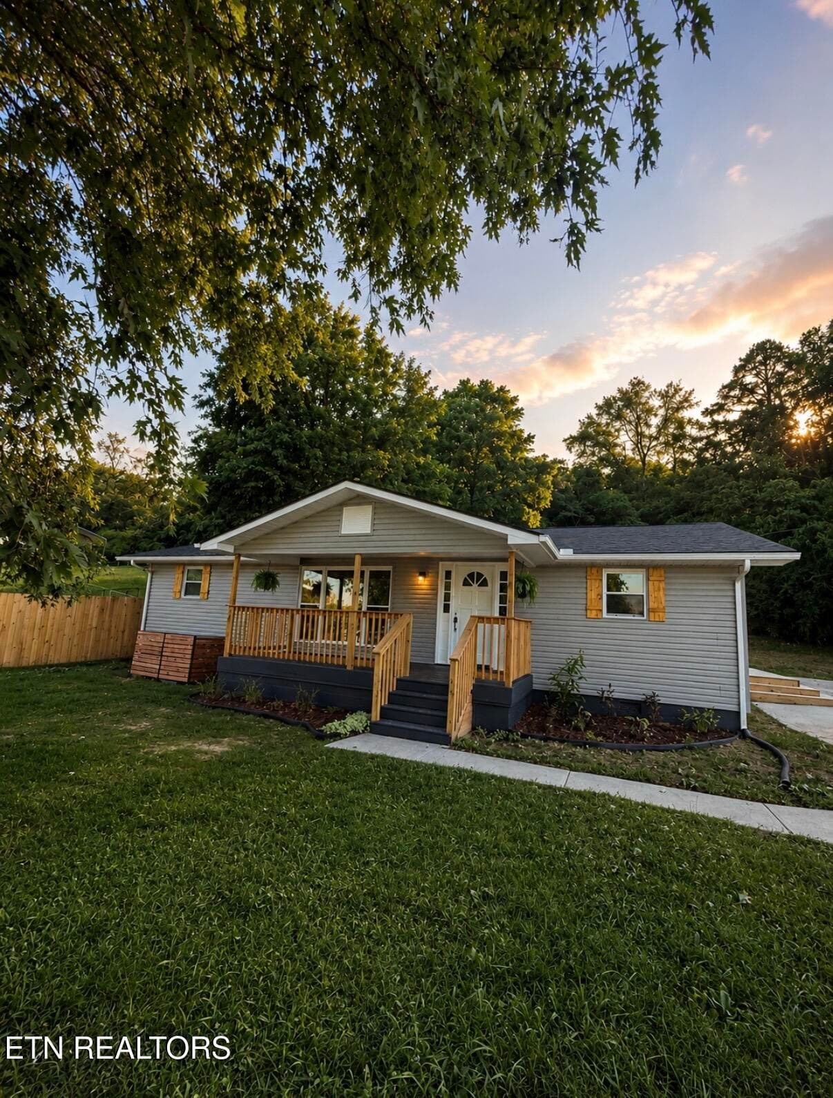 462 Island Ford Rd, Jacksboro, TN 37757