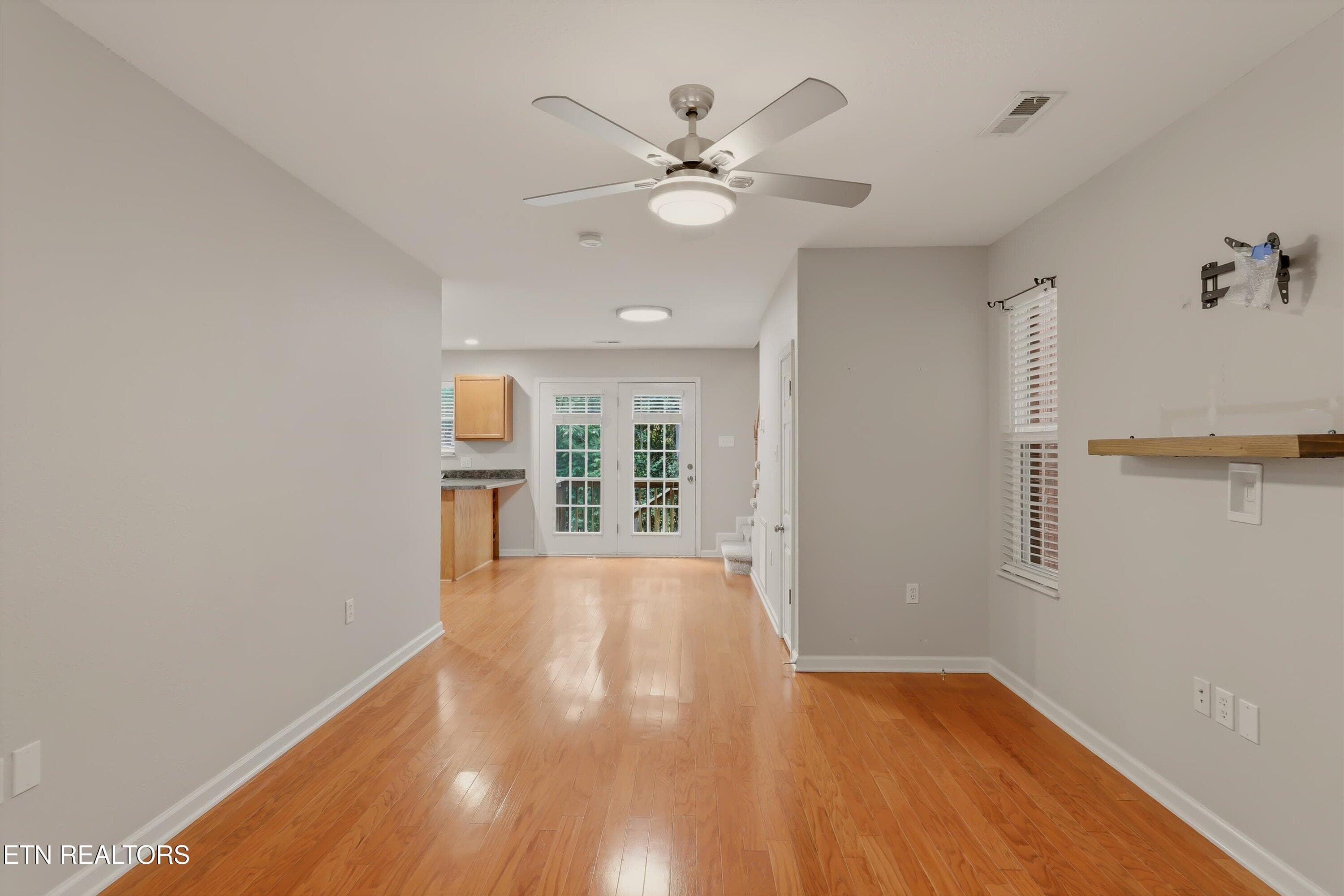 living room - 850 Blue Spruce Way 17, Knoxville, TN 37912, Knoxville