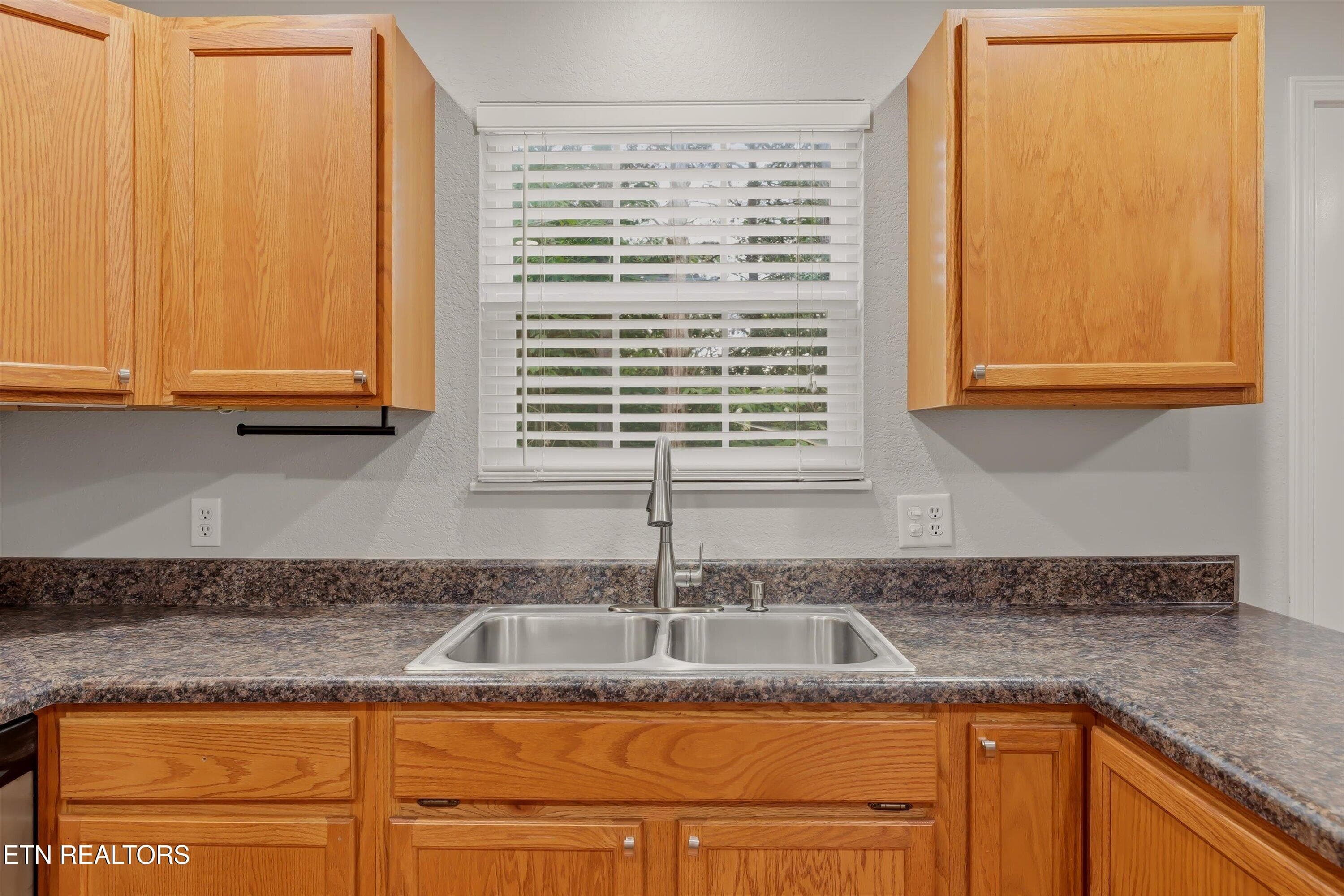 kitchen sink - 850 Blue Spruce Way 17, Knoxville, TN 37912, Knoxville