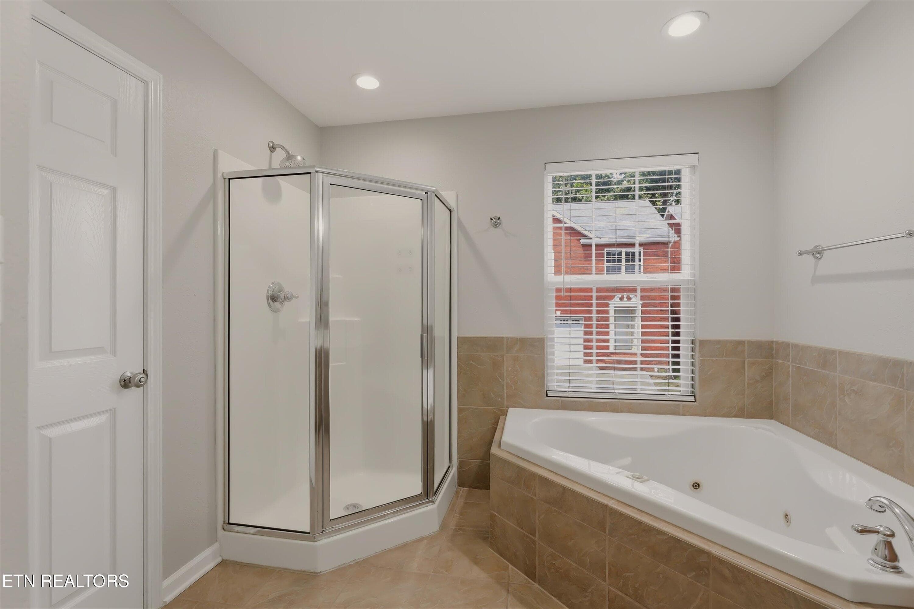 primary bathroom - 850 Blue Spruce Way 17, Knoxville, TN 37912, Knoxville