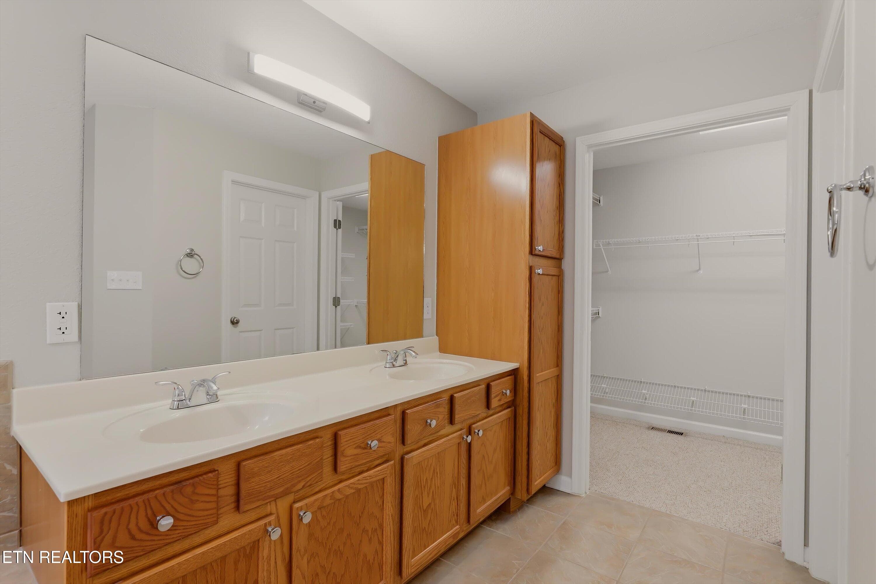 primary bathroom - 850 Blue Spruce Way 17, Knoxville, TN 37912, Knoxville