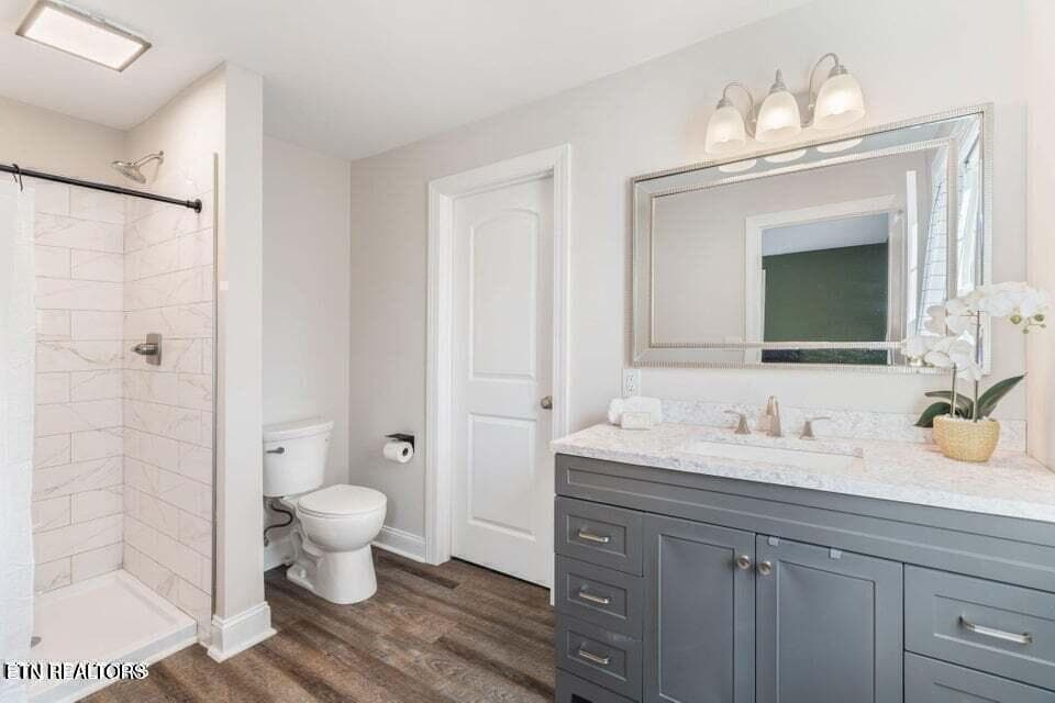 Primary Bathroom - 314 W Young High Pike, Knoxville, TN 37920
