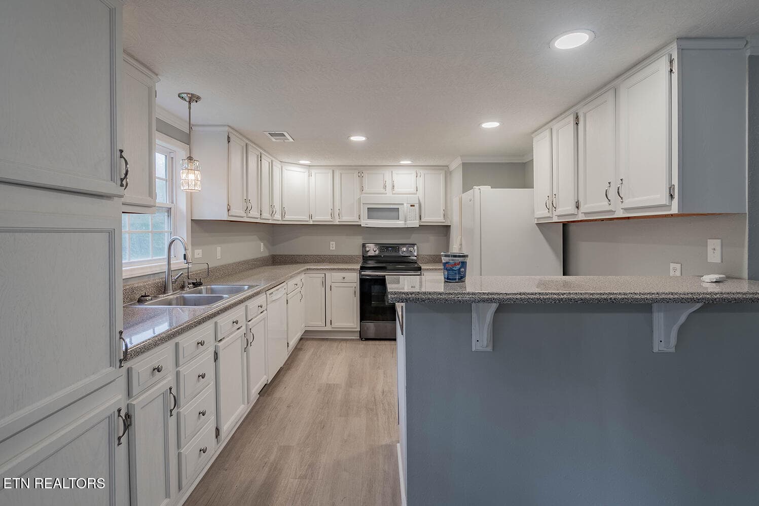 A7303637-HDR - 375 Snow Hill Rd, Oakdale, TN 37829