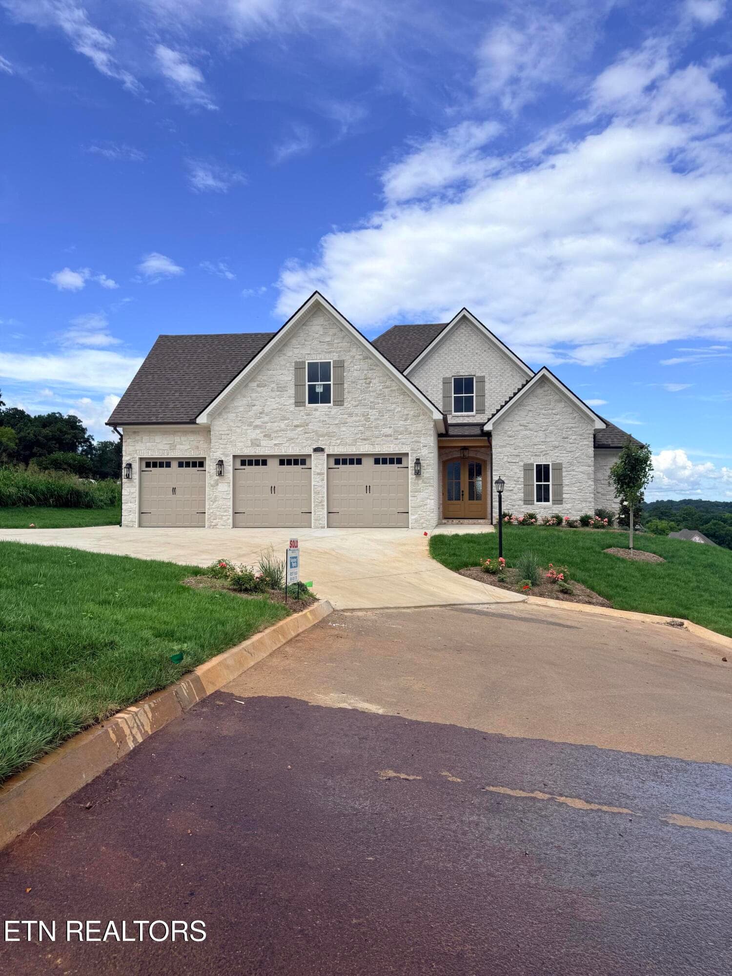 Similar home* - 330 French Vineyard Lane, Knoxville, TN 37923, Knoxville