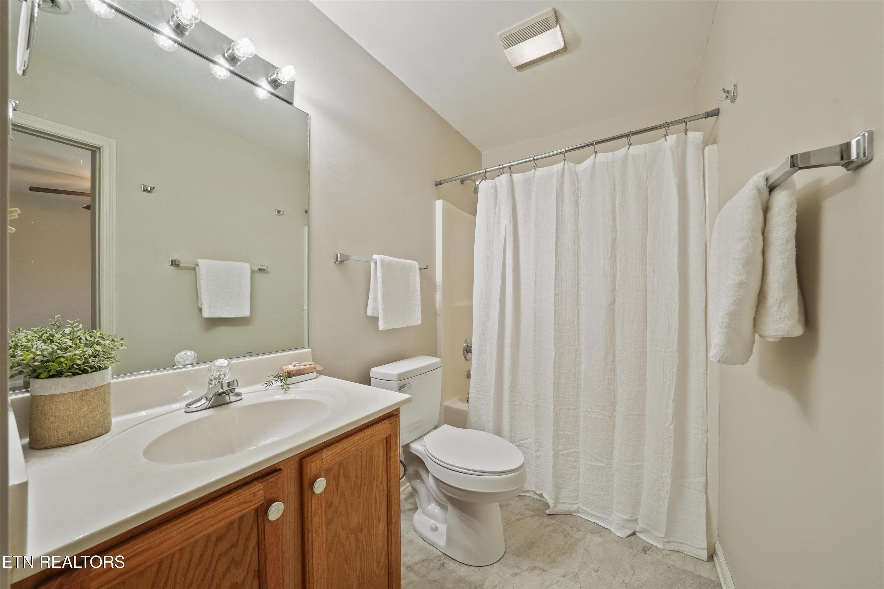601 Applegate Lane Knoxville, TN 37934 - 601 Applegate Lane, Farragut, TN 37934