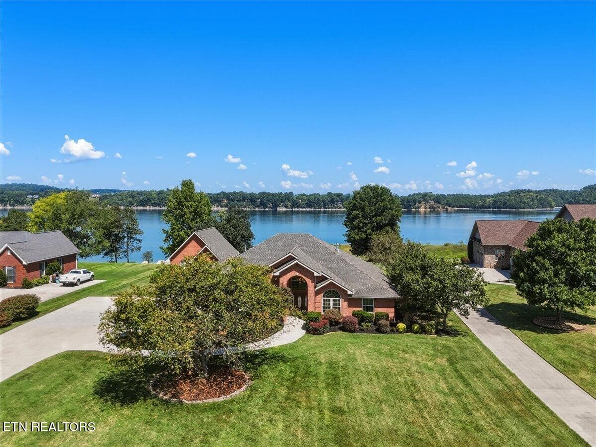 2360 Wild Pear Tr, Dandridge, TN 37725