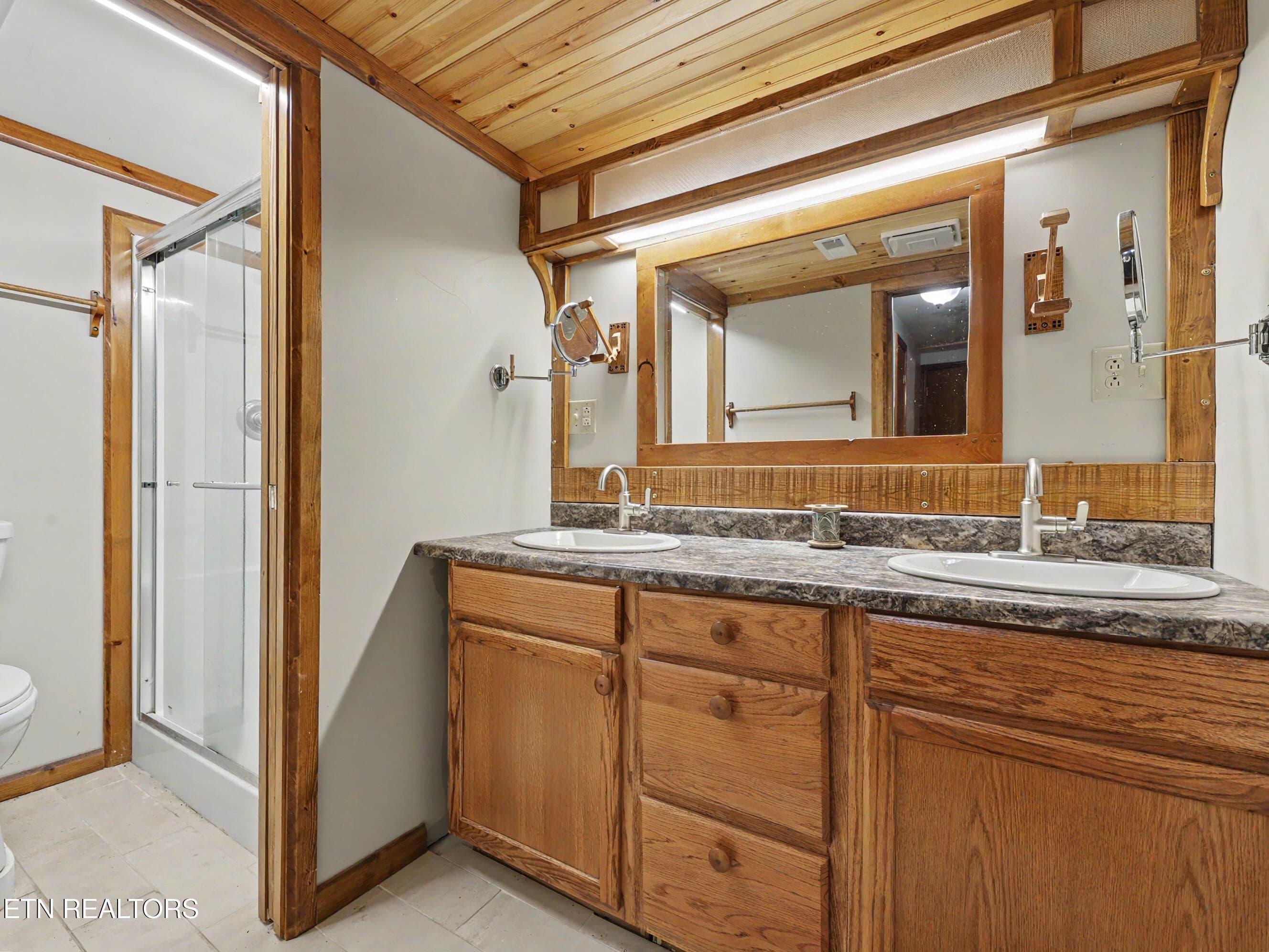 Bathroom 1 - 134 Hodges Lane, Maryville, TN 37804