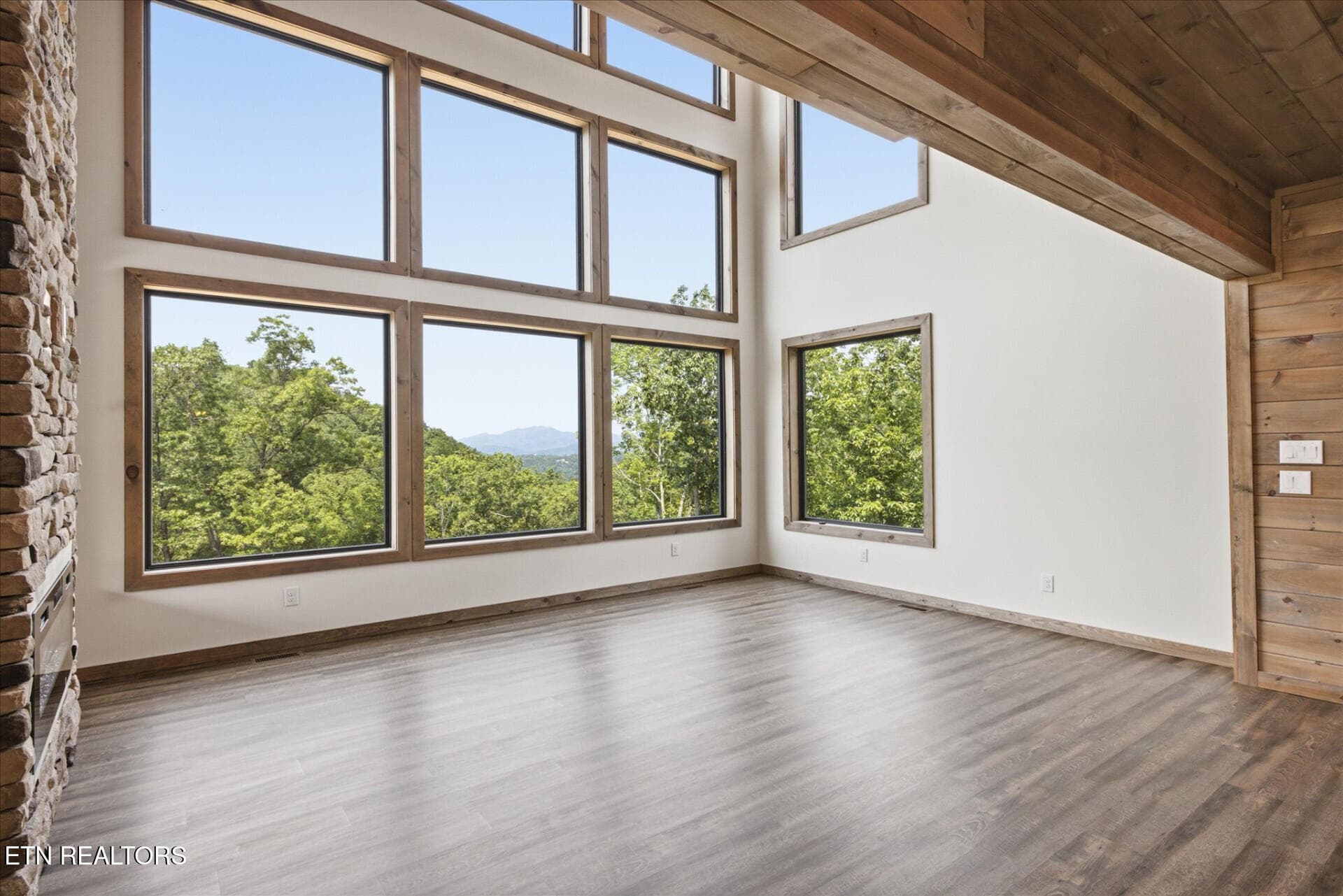 2046SpurlingRd_71037_15 - 2046 Spurling Rd, Sevierville, TN 37862