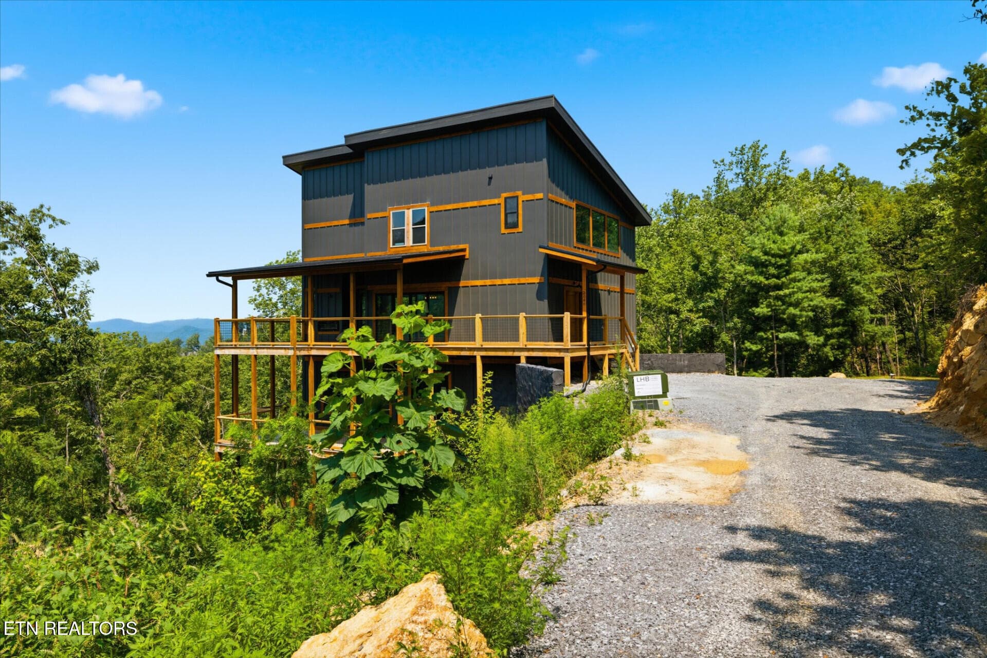 2046SpurlingRd_71037_3 - 2046 Spurling Rd, Sevierville, TN 37862
