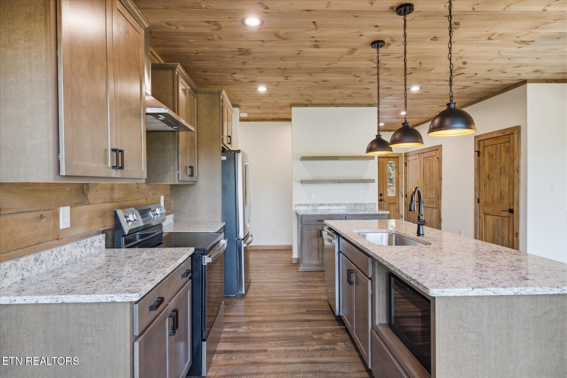 2046SpurlingRd_71037_9 - 2046 Spurling Rd, Sevierville, TN 37862