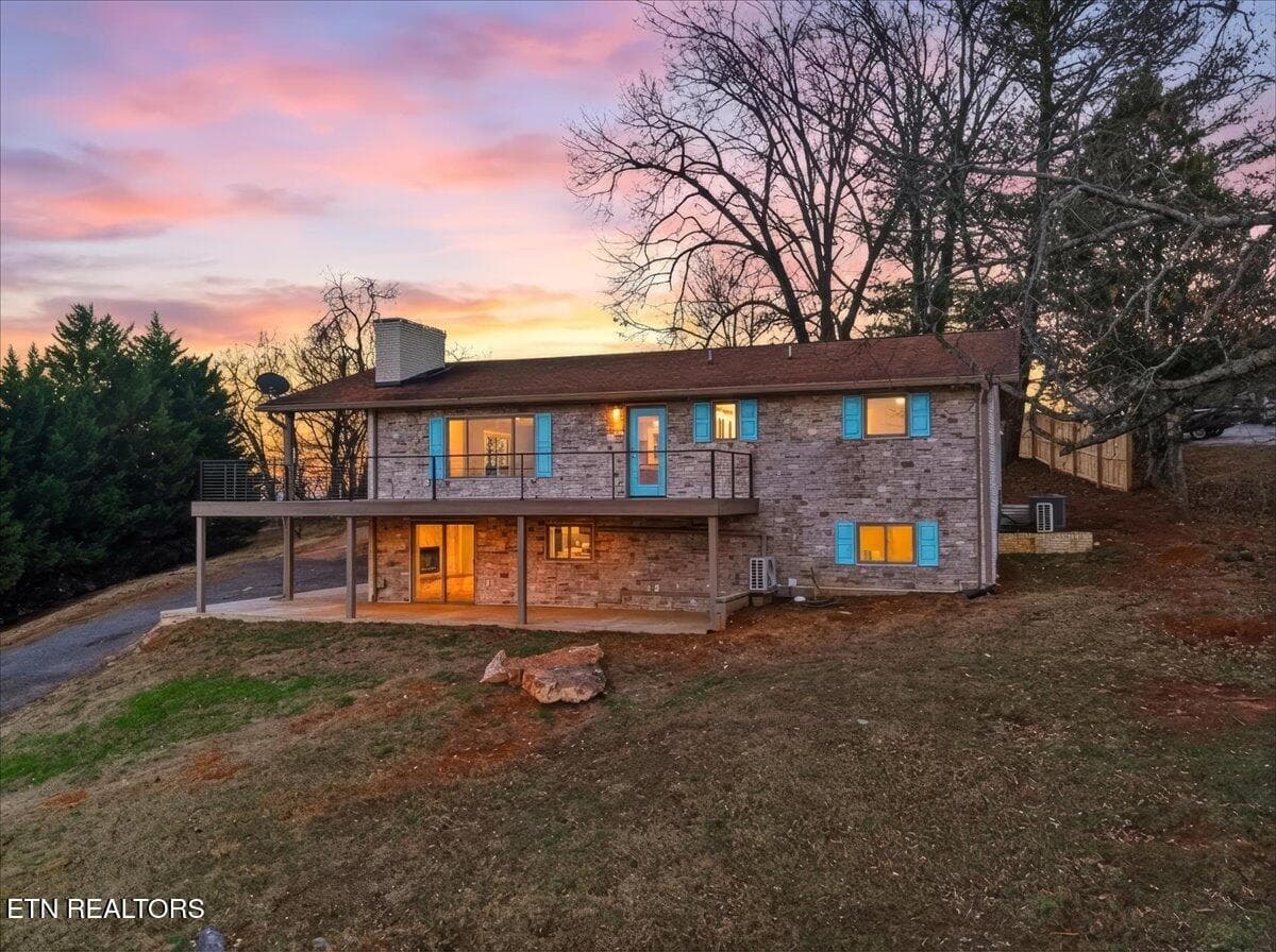 743 Garrett Rd, Dandridge, TN 37725