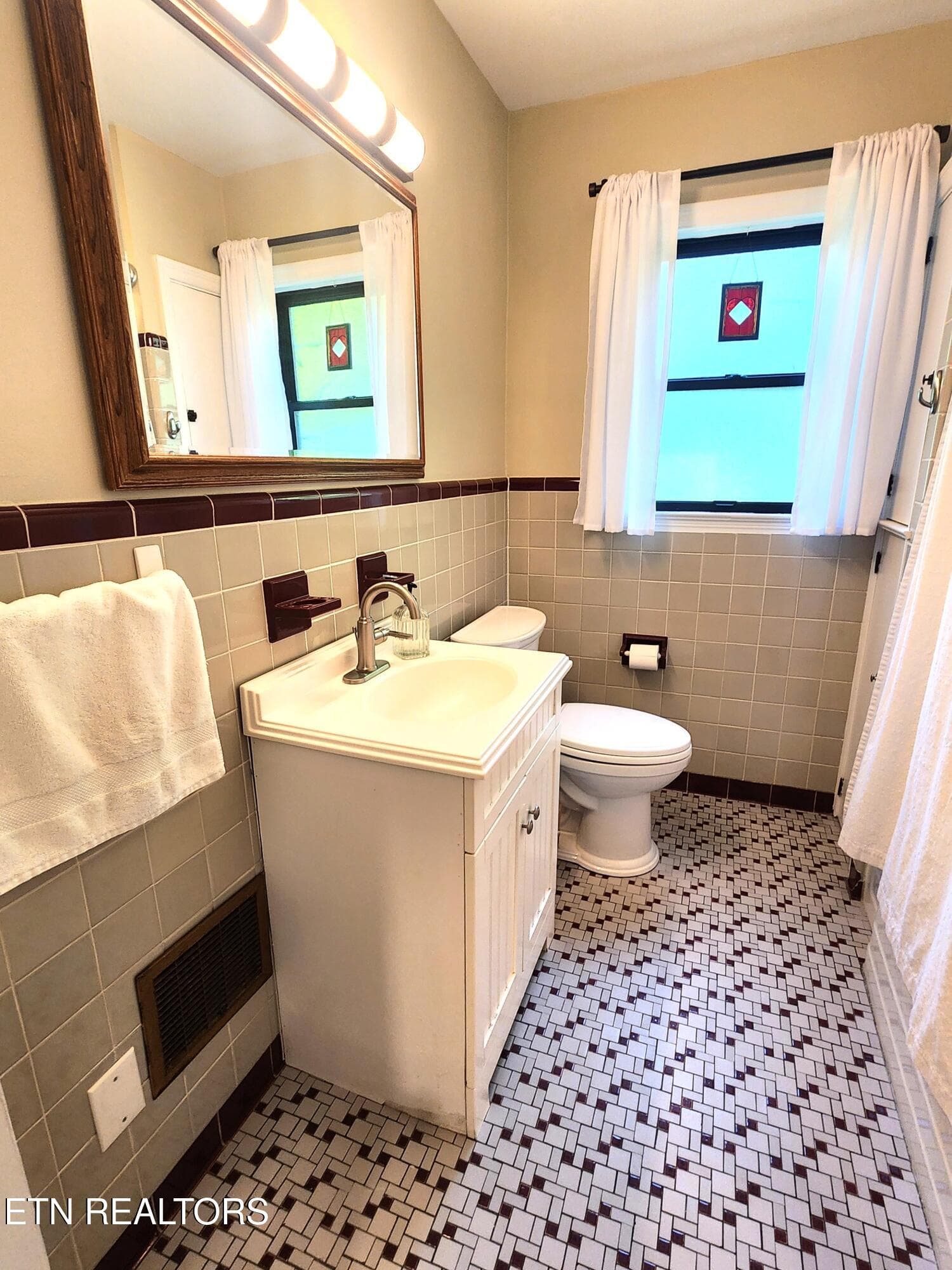 1000047475 (002) - 1701 Highland Drive, Knoxville, TN 37918, Knoxville