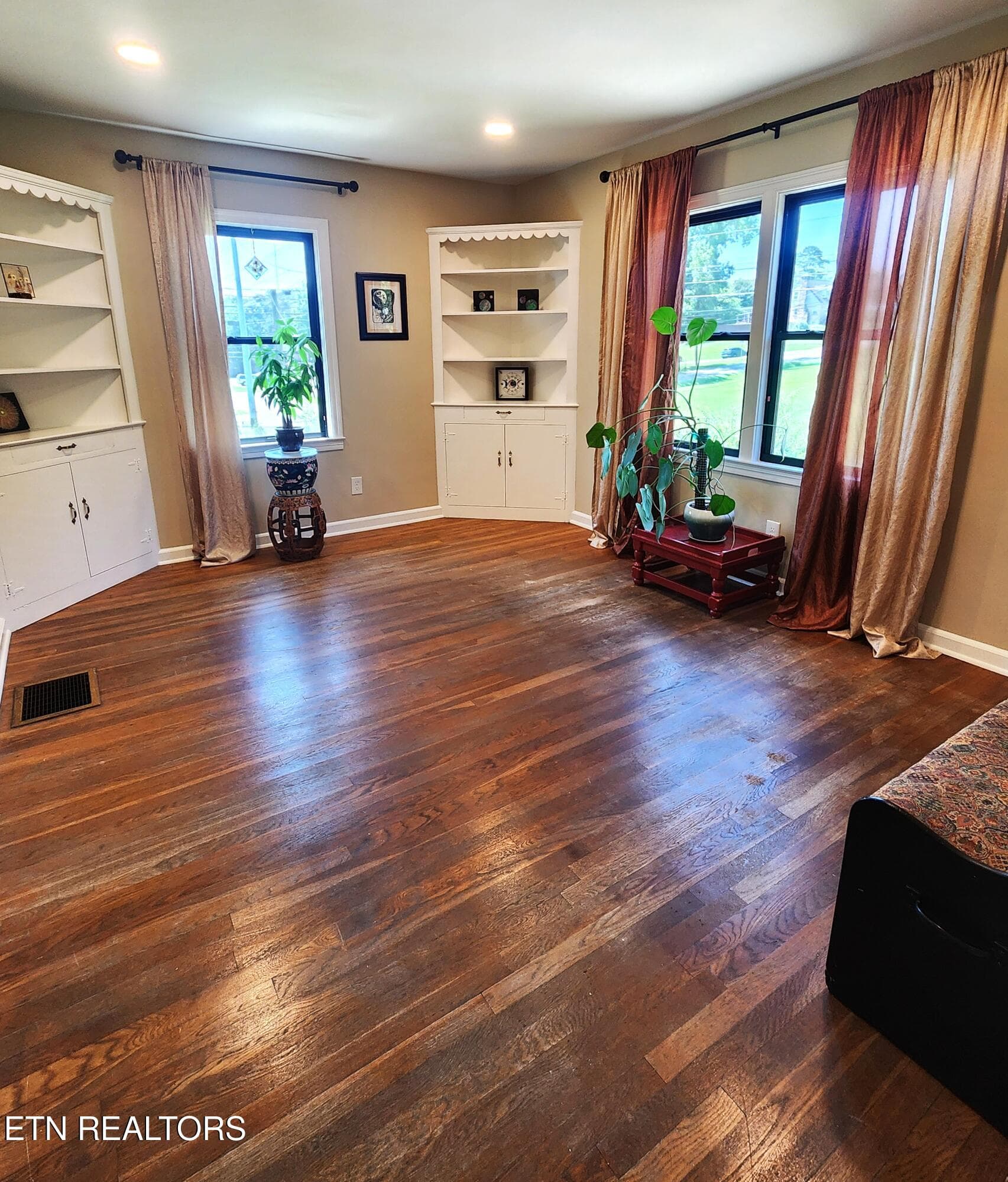 1000047488 (002) - 1701 Highland Drive, Knoxville, TN 37918, Knoxville