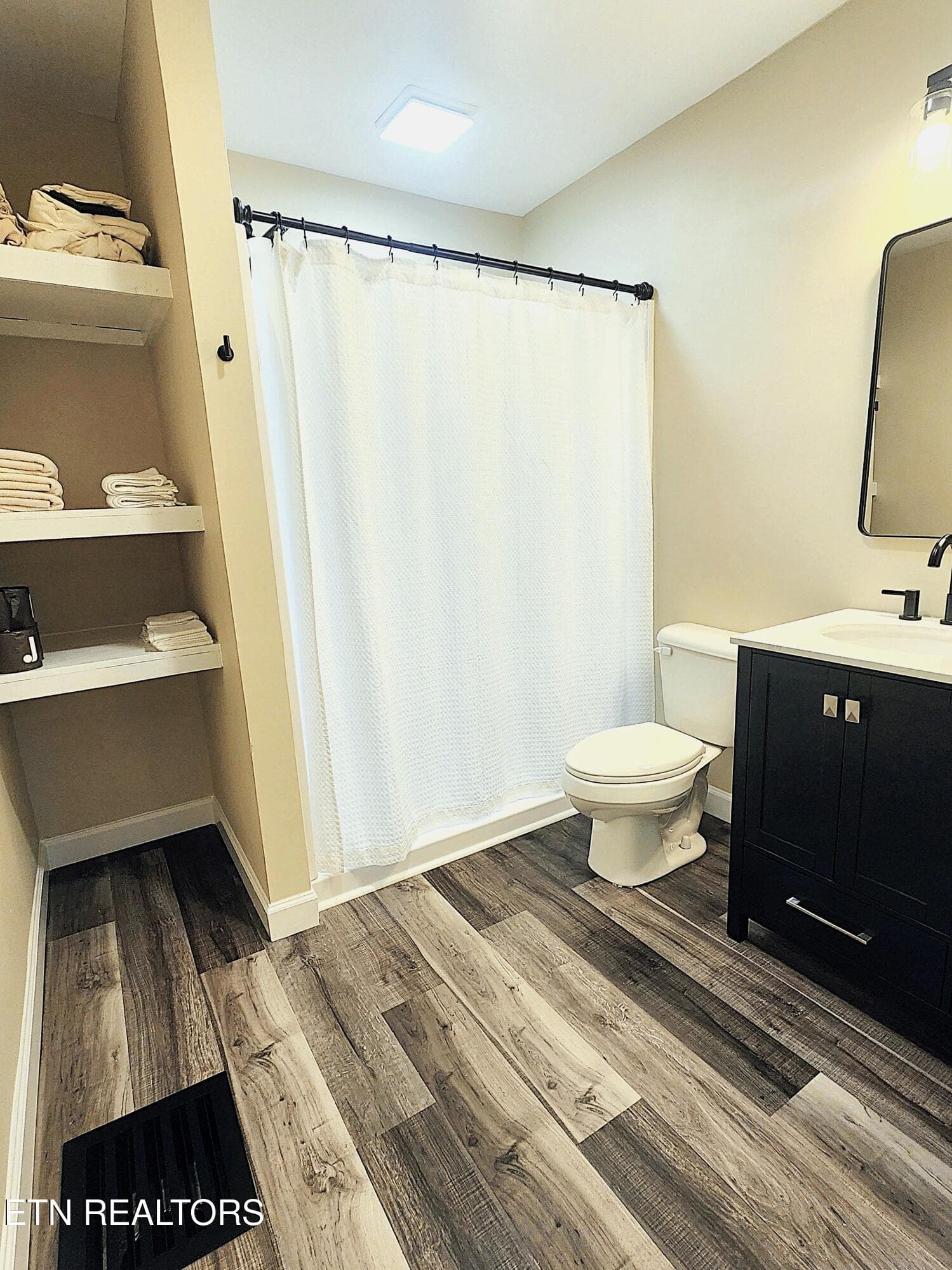 New full bath - 1701 Highland Drive, Knoxville, TN 37918, Knoxville