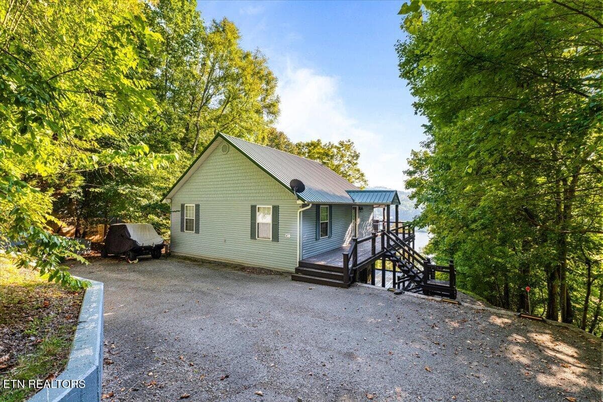 03-762 Hiwassee Dr - 762 Hiwassee Drive, Jacksboro, TN 37757