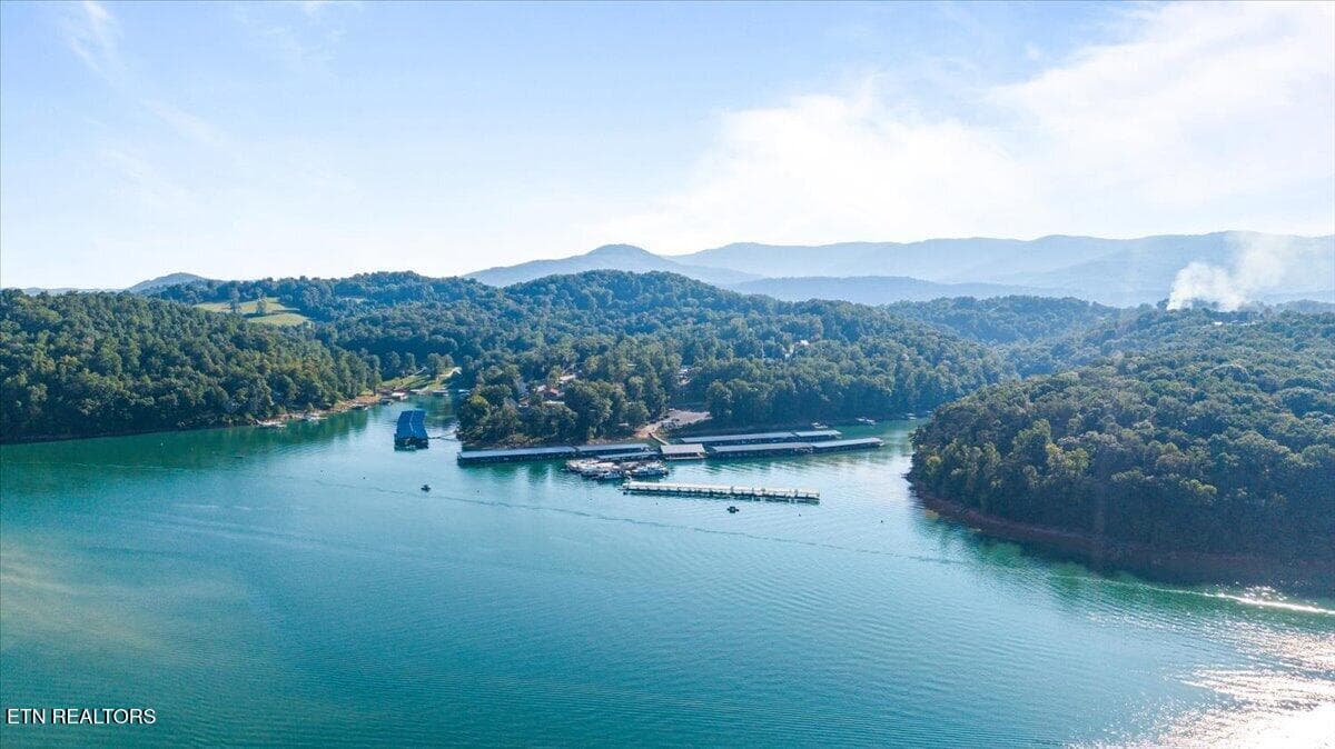 05-762 Hiwassee Dr - 762 Hiwassee Drive, Jacksboro, TN 37757