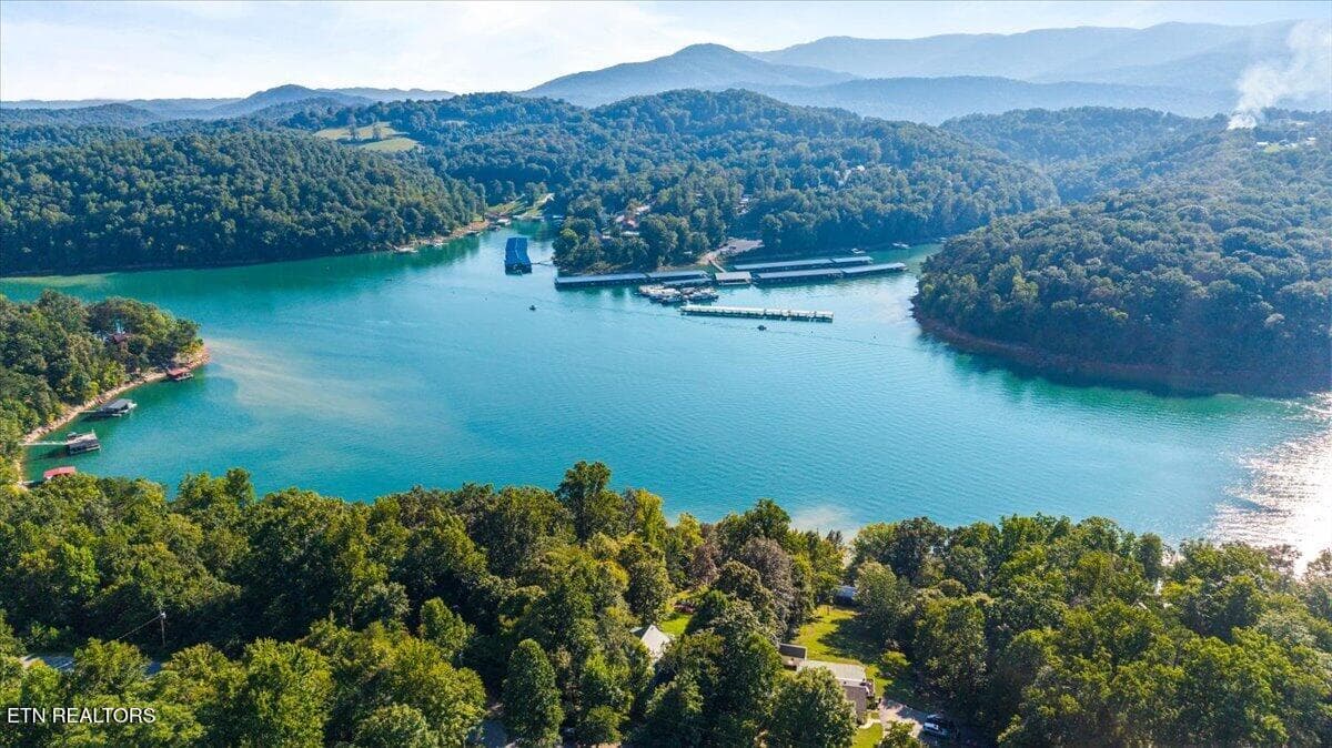 07-762 Hiwassee Dr - 762 Hiwassee Drive, Jacksboro, TN 37757