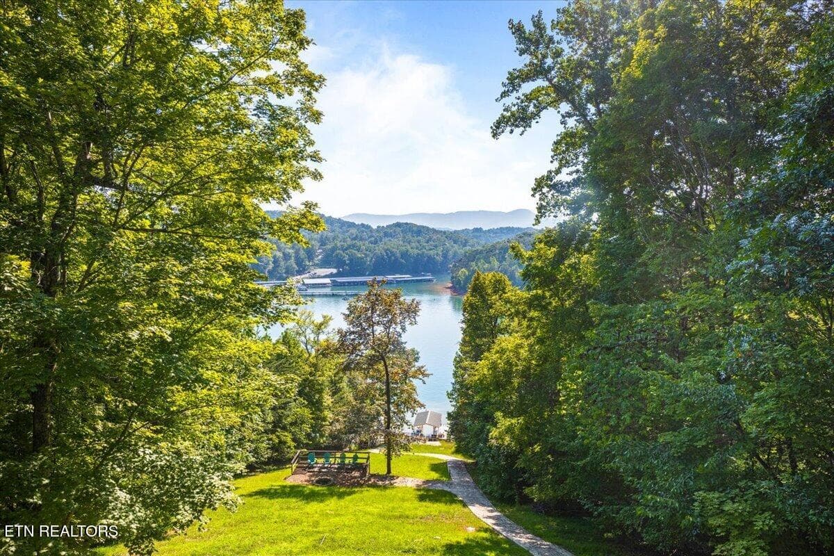 45-762 Hiwassee Dr - 762 Hiwassee Drive, Jacksboro, TN 37757