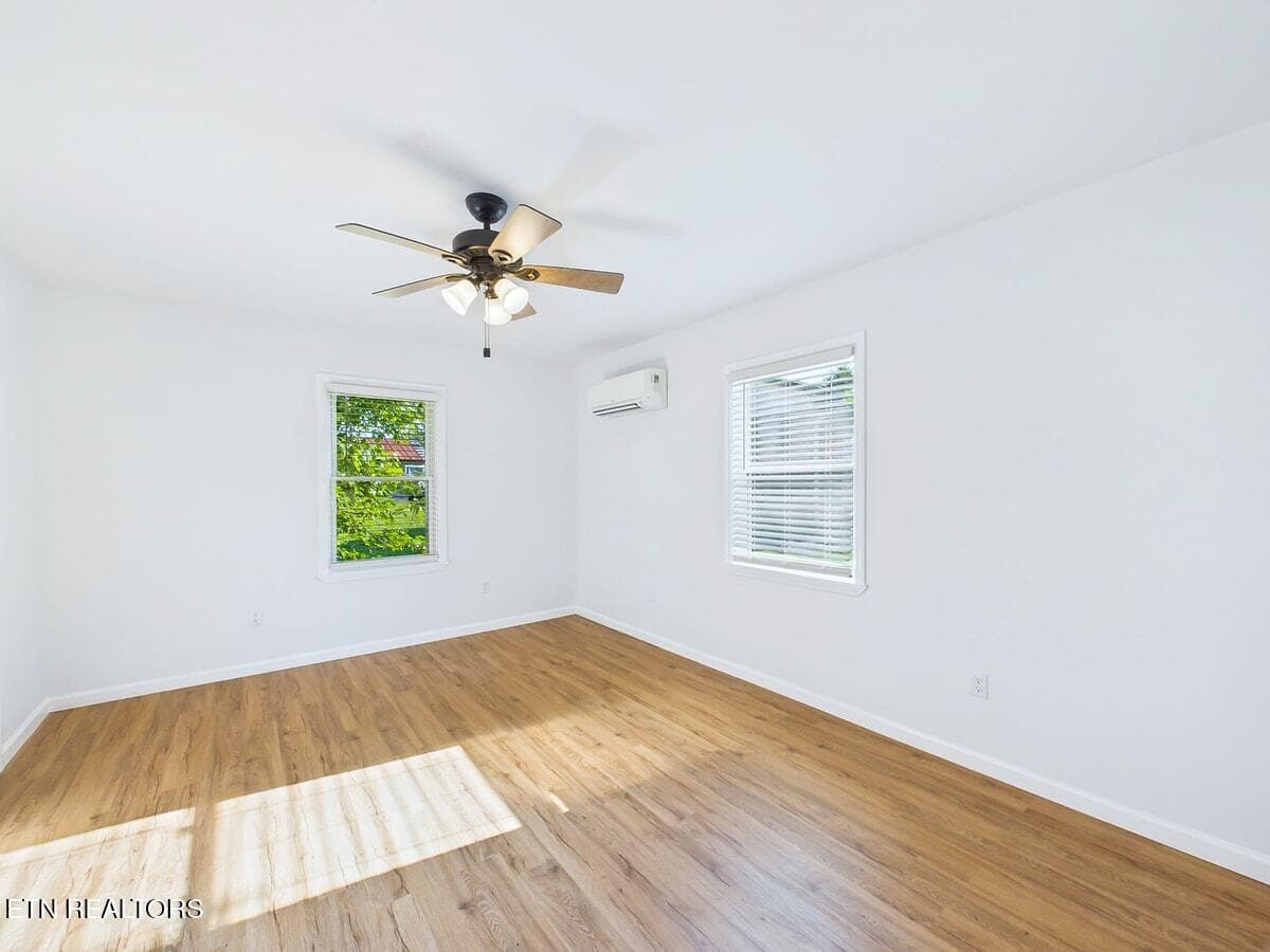 Master - 23 E Martin St, Englewood, TN 37329