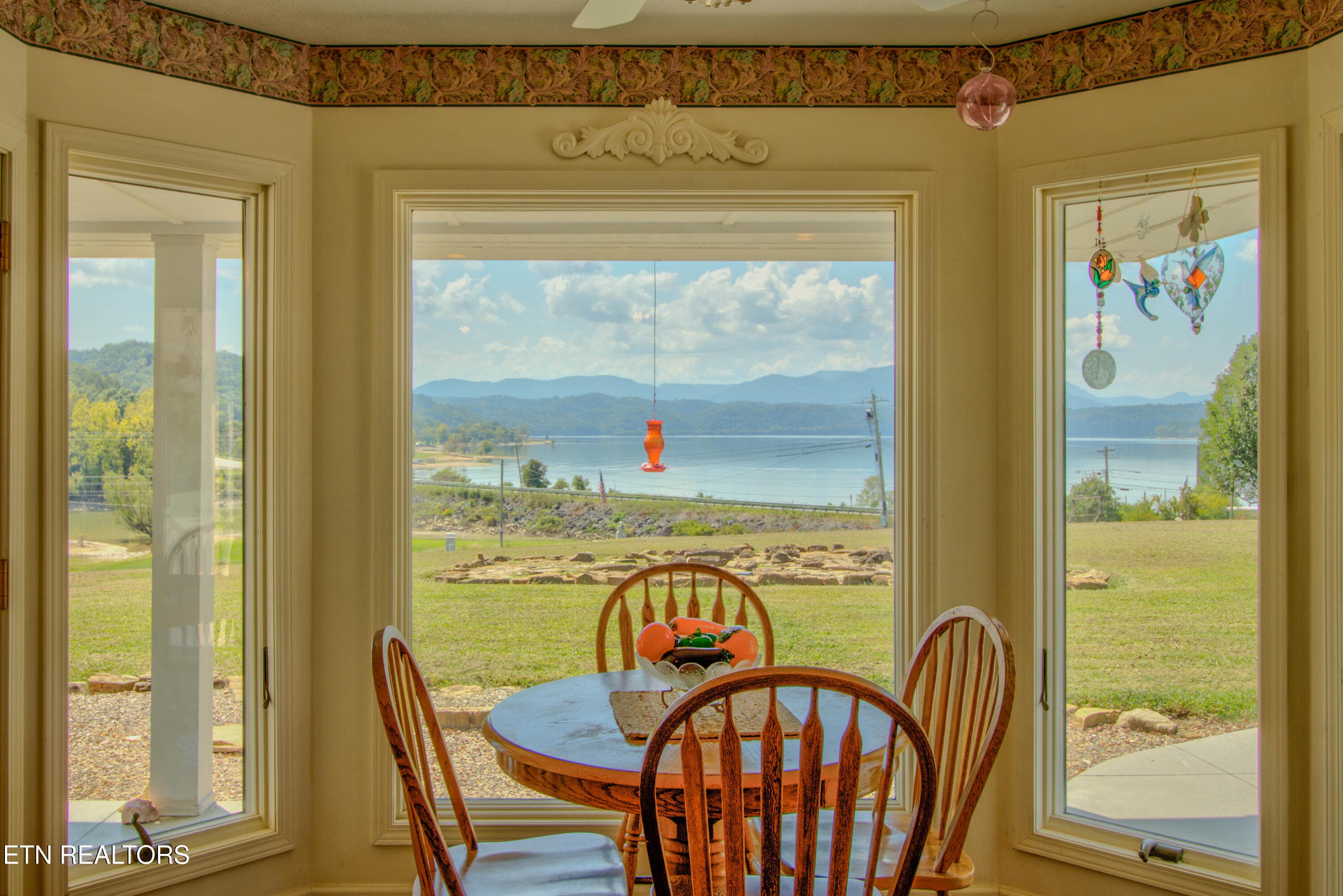 2.1 Kitchen Breakfast Nook with Mountain - 110 Rankin Hill Rd, Newport, TN 37821