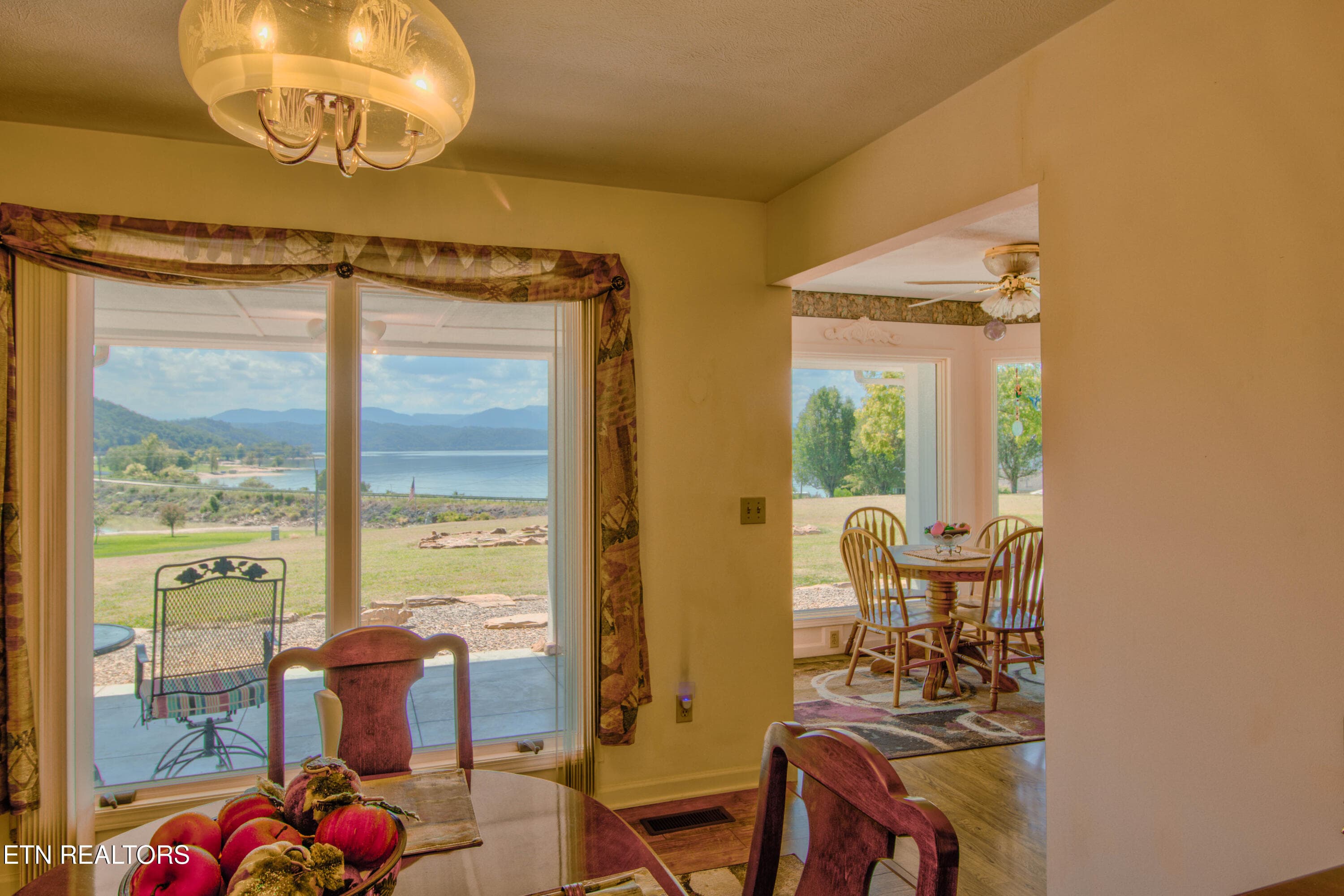 2.5 Dining Room-Breakfast Nook with Moun - 110 Rankin Hill Rd, Newport, TN 37821