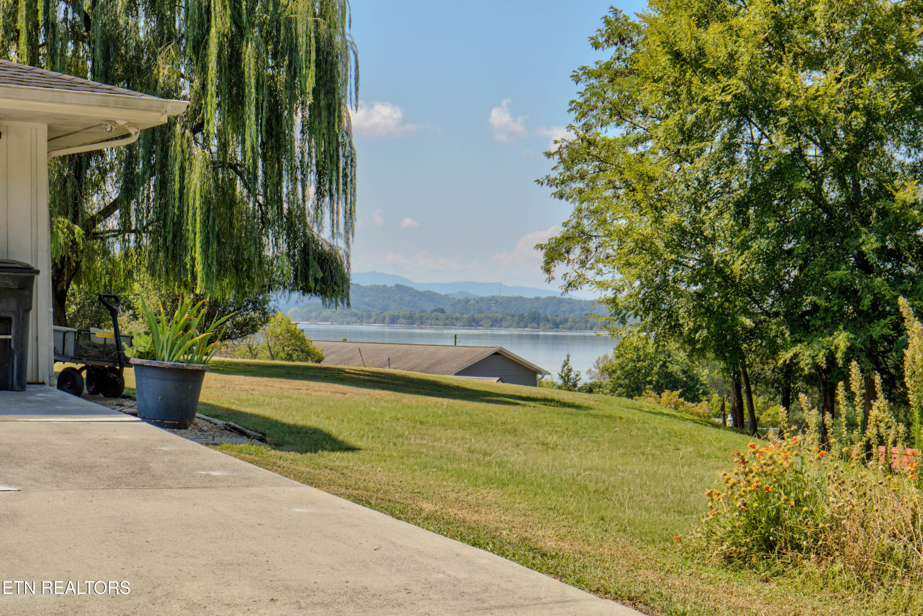 7.26 Mountain Lake Views from 3 Bay Gara - 110 Rankin Hill Rd, Newport, TN 37821