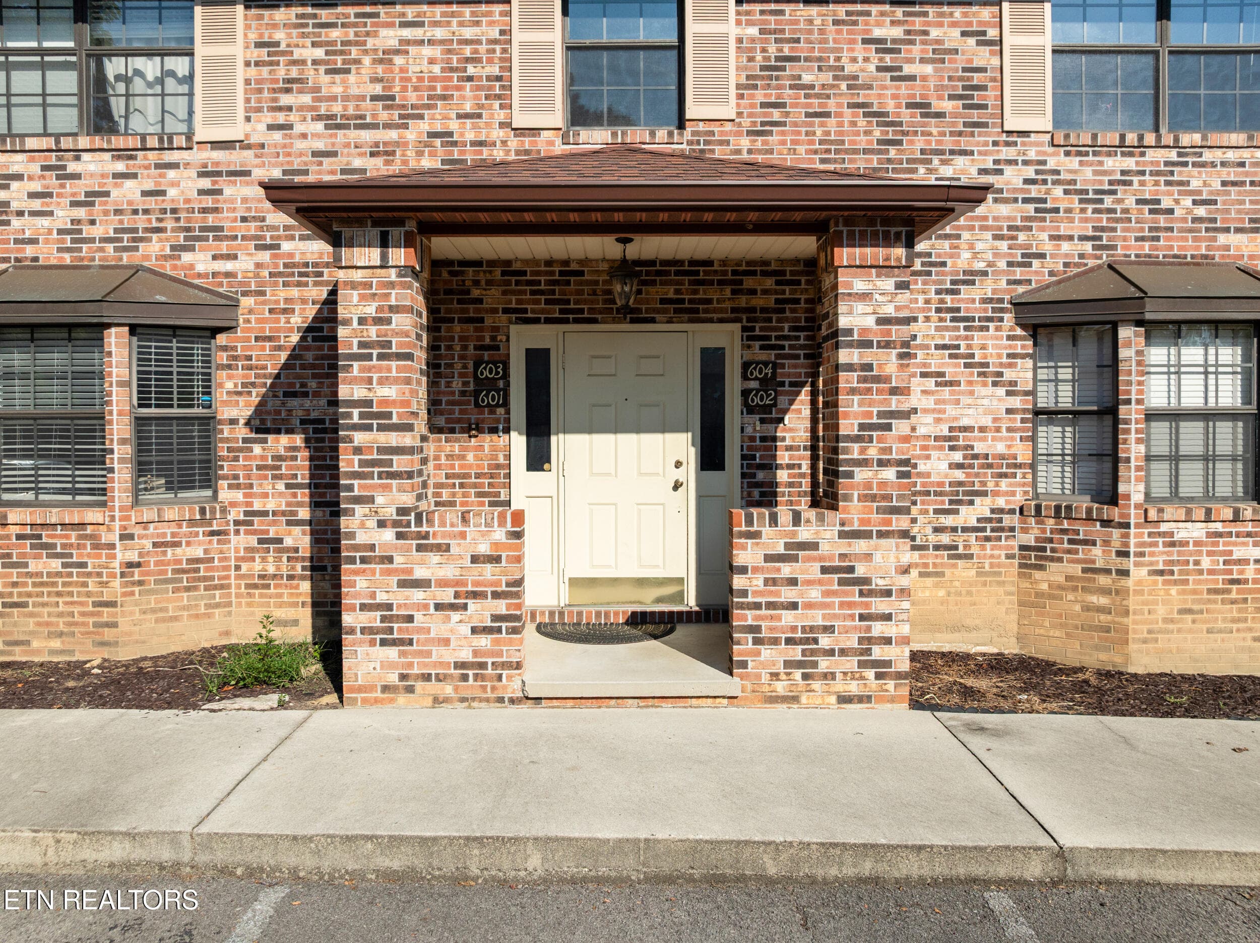 -- - 810 Highland Drive 604, Knoxville, TN 37912