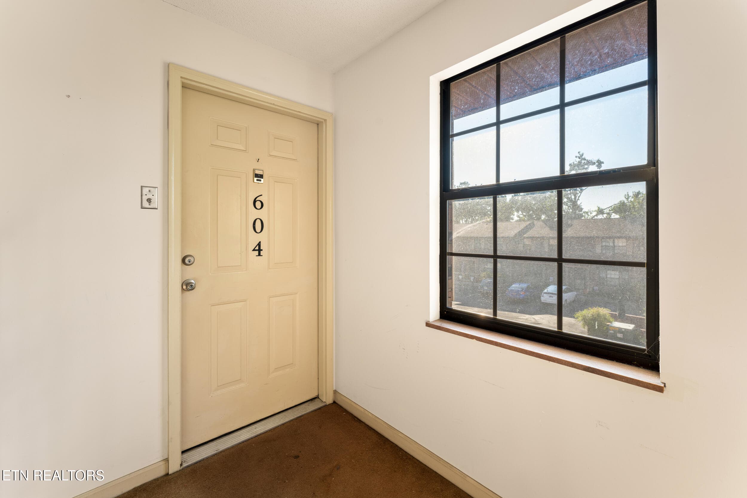 -- - 810 Highland Drive 604, Knoxville, TN 37912