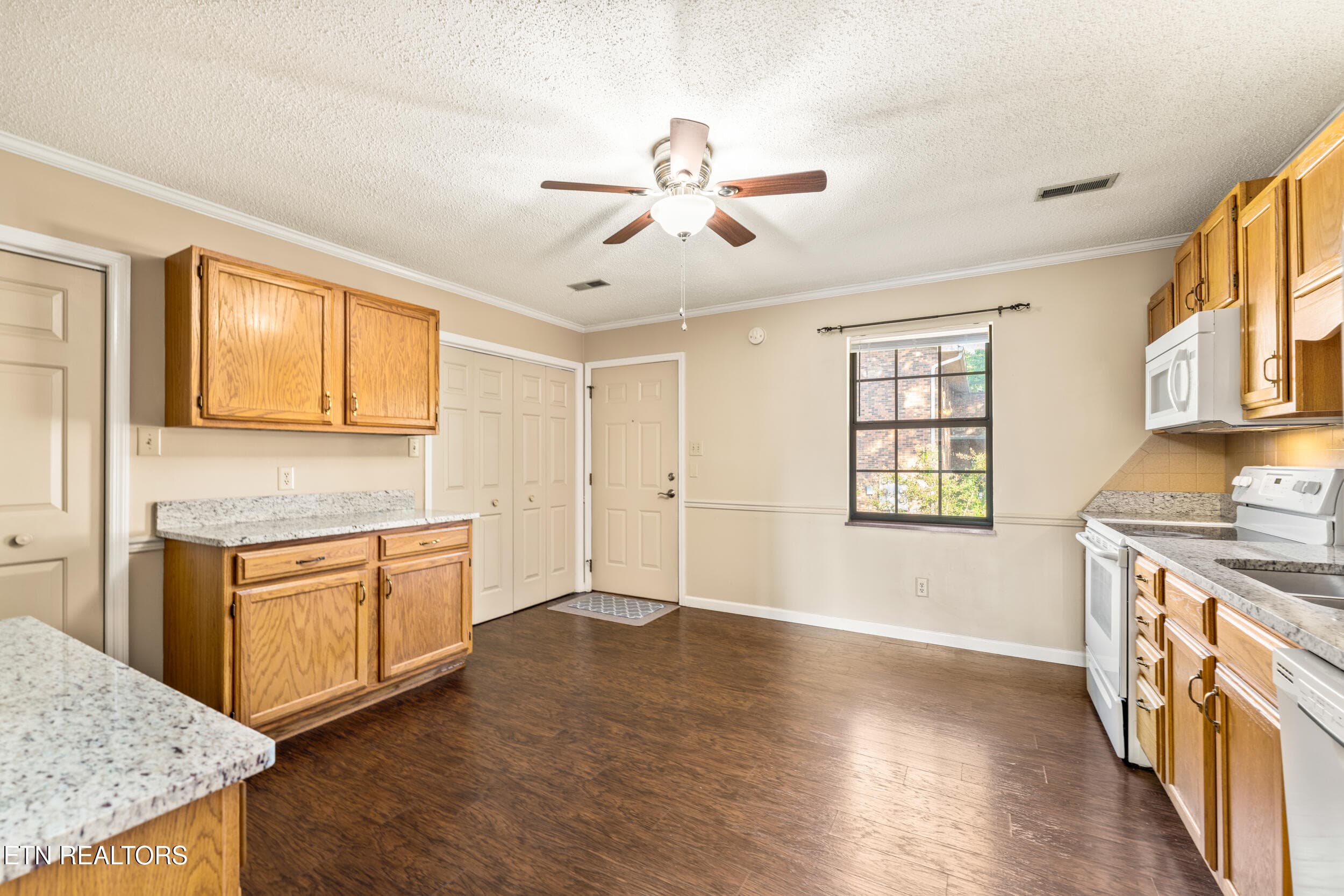 -- - 810 Highland Drive 604, Knoxville, TN 37912
