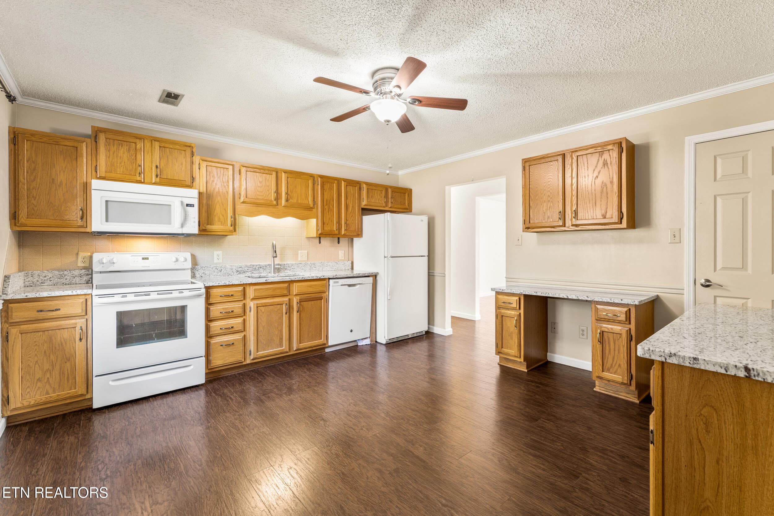 -- - 810 Highland Drive 604, Knoxville, TN 37912