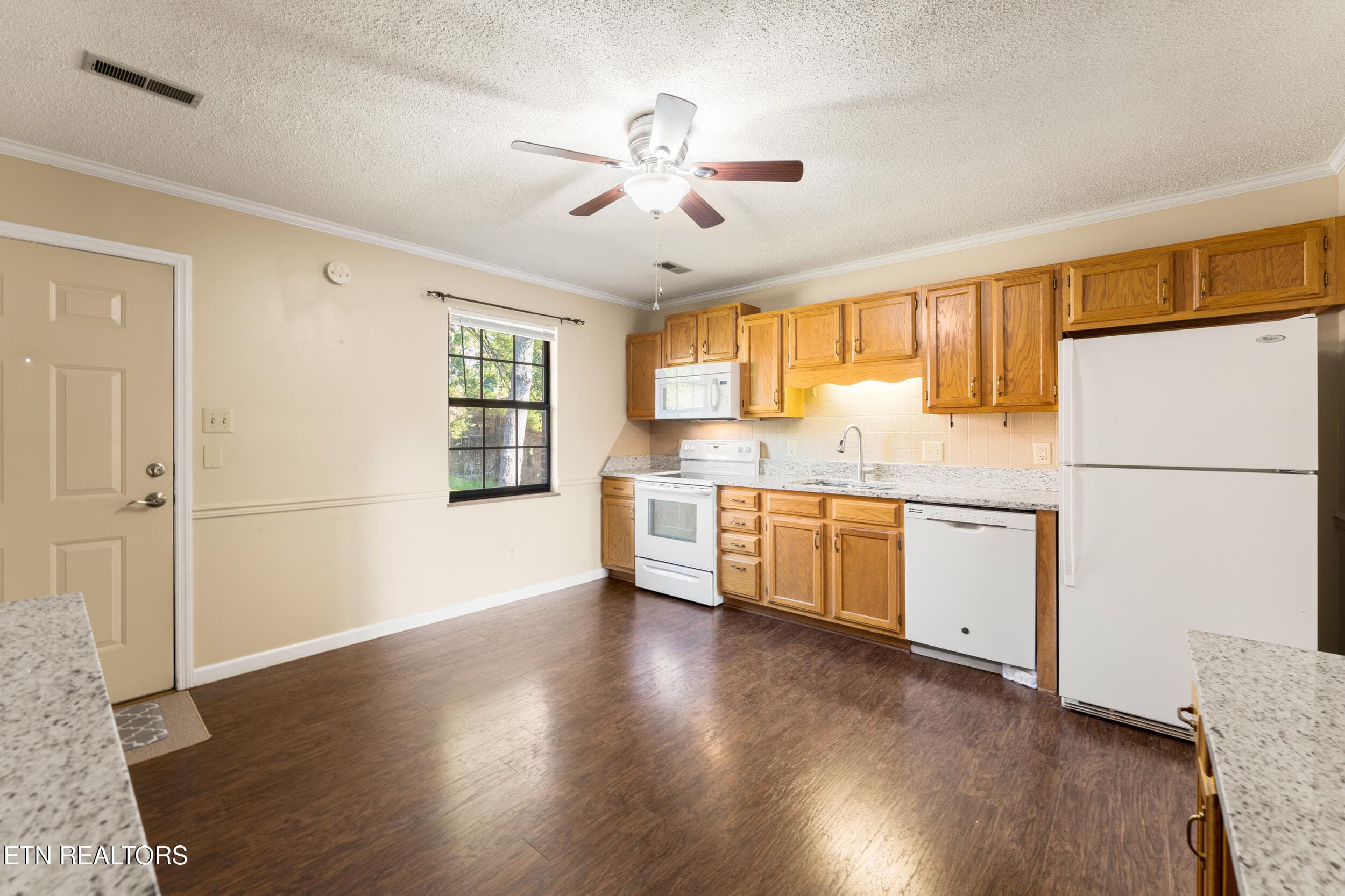 -- - 810 Highland Drive 604, Knoxville, TN 37912