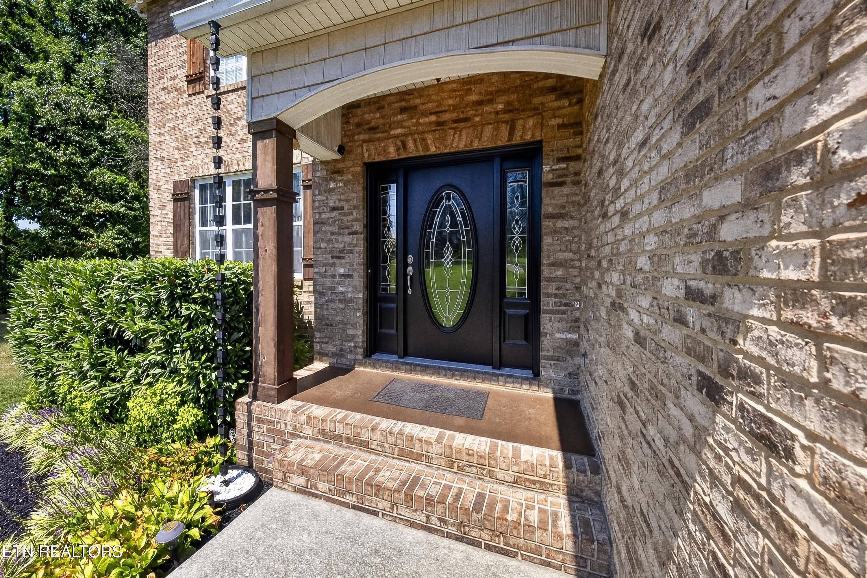 Covered Front Porch - 8821 Nubbin Ridge Rd, Knoxville, TN 37923