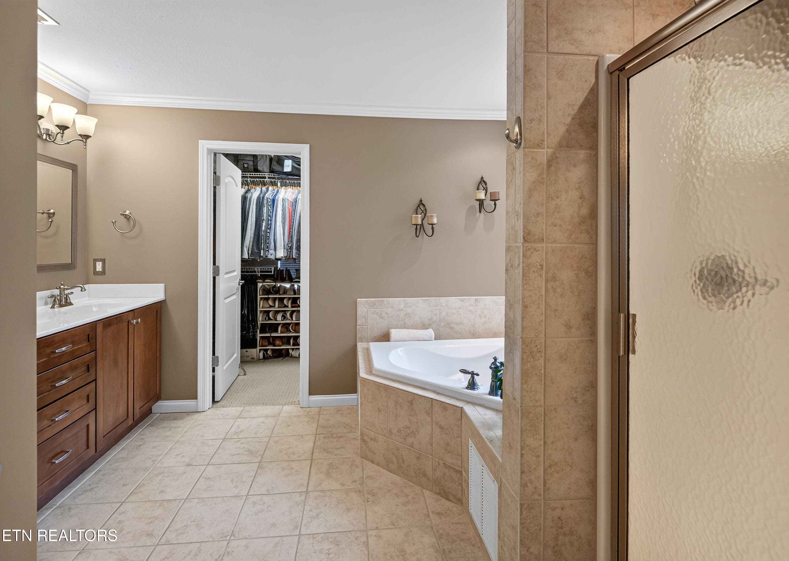 Primary Bathroom - 8821 Nubbin Ridge Rd, Knoxville, TN 37923